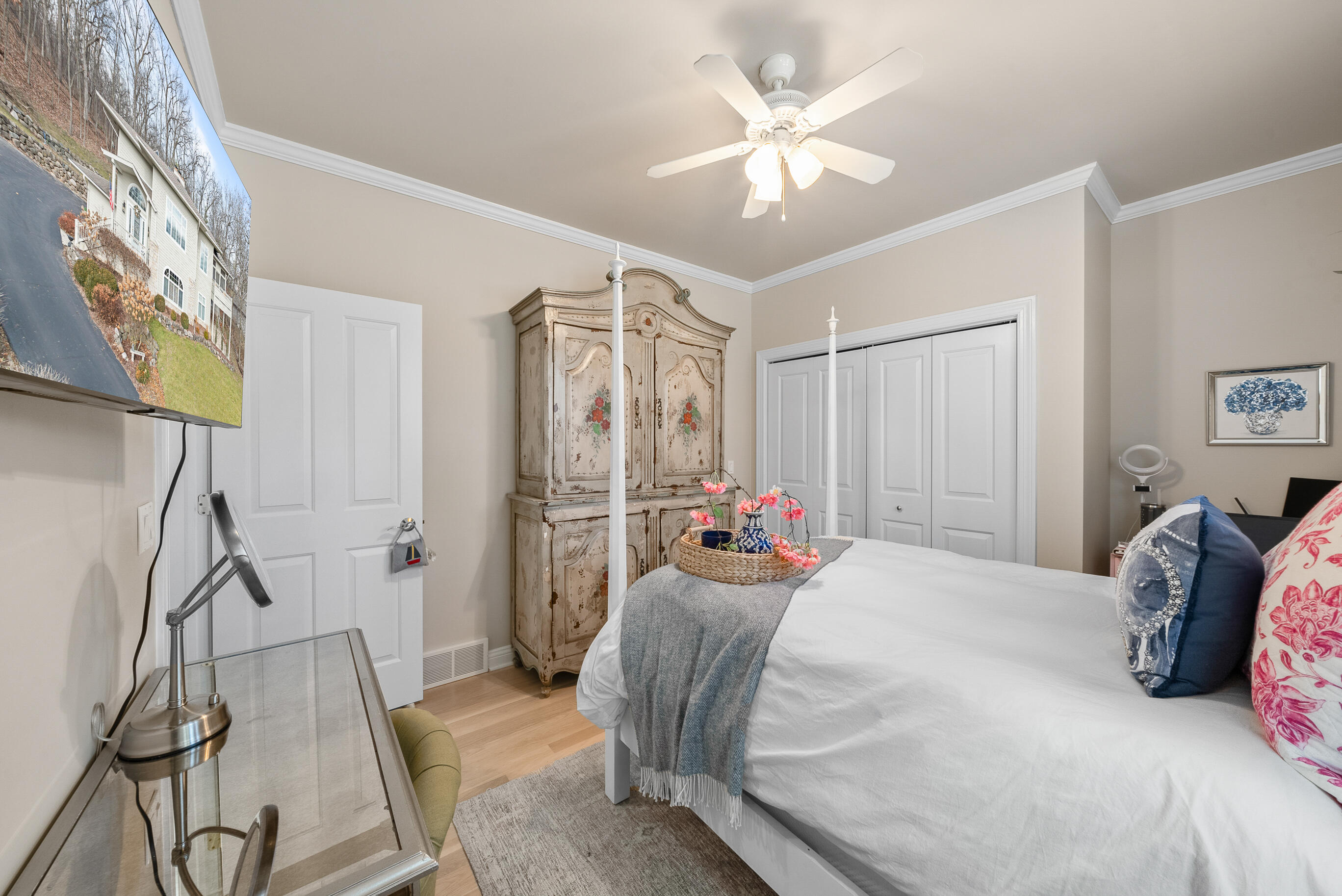 1066 Edinborough Ct
