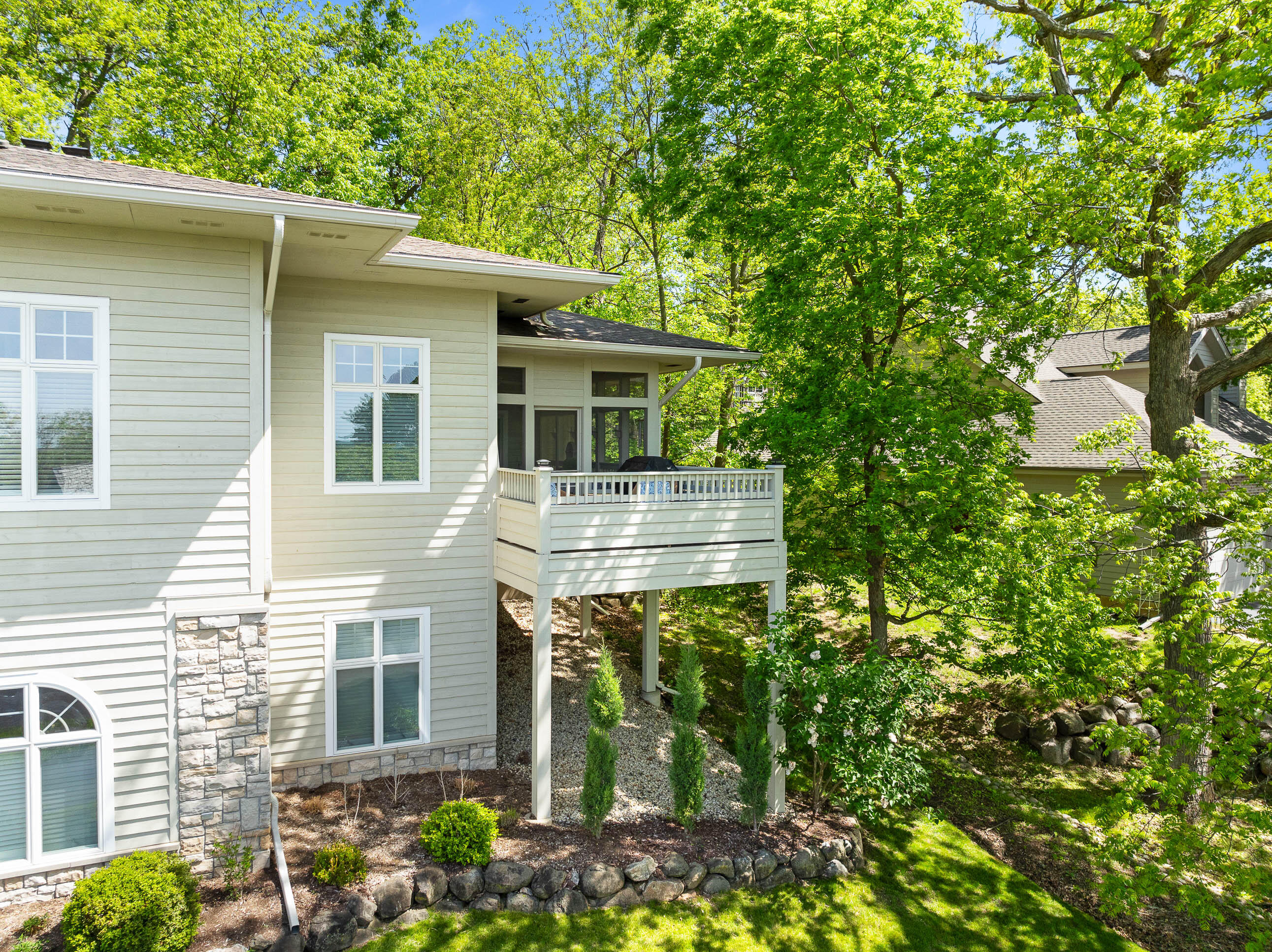 1066 Edinborough Ct