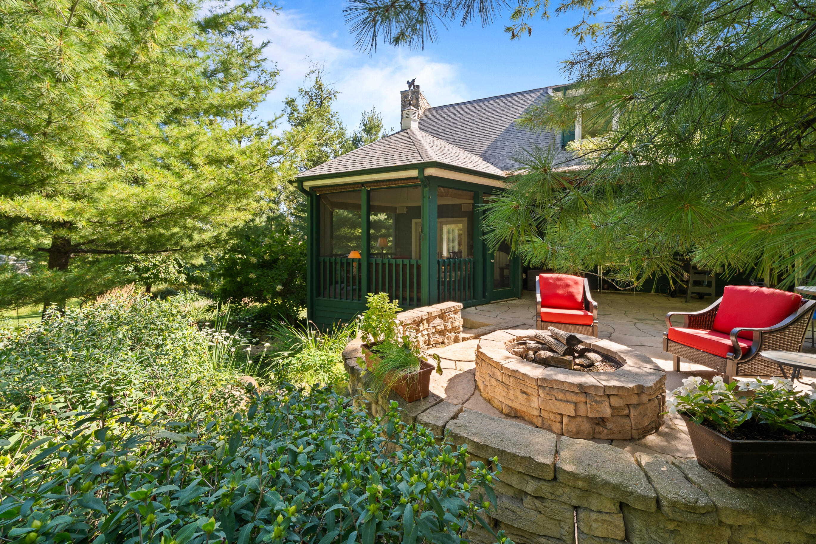 765 Brickley Ct