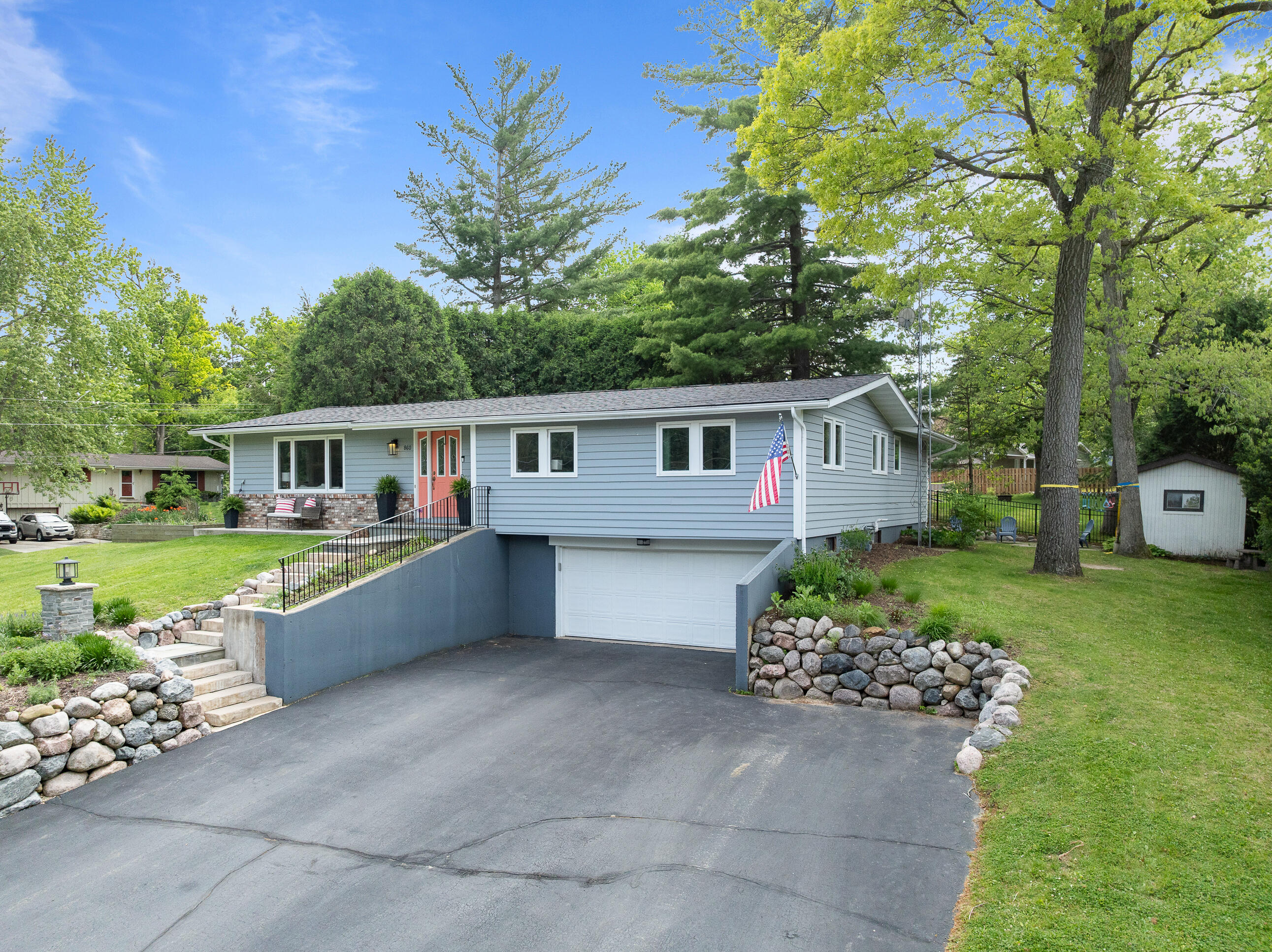 860 Trails End Dr