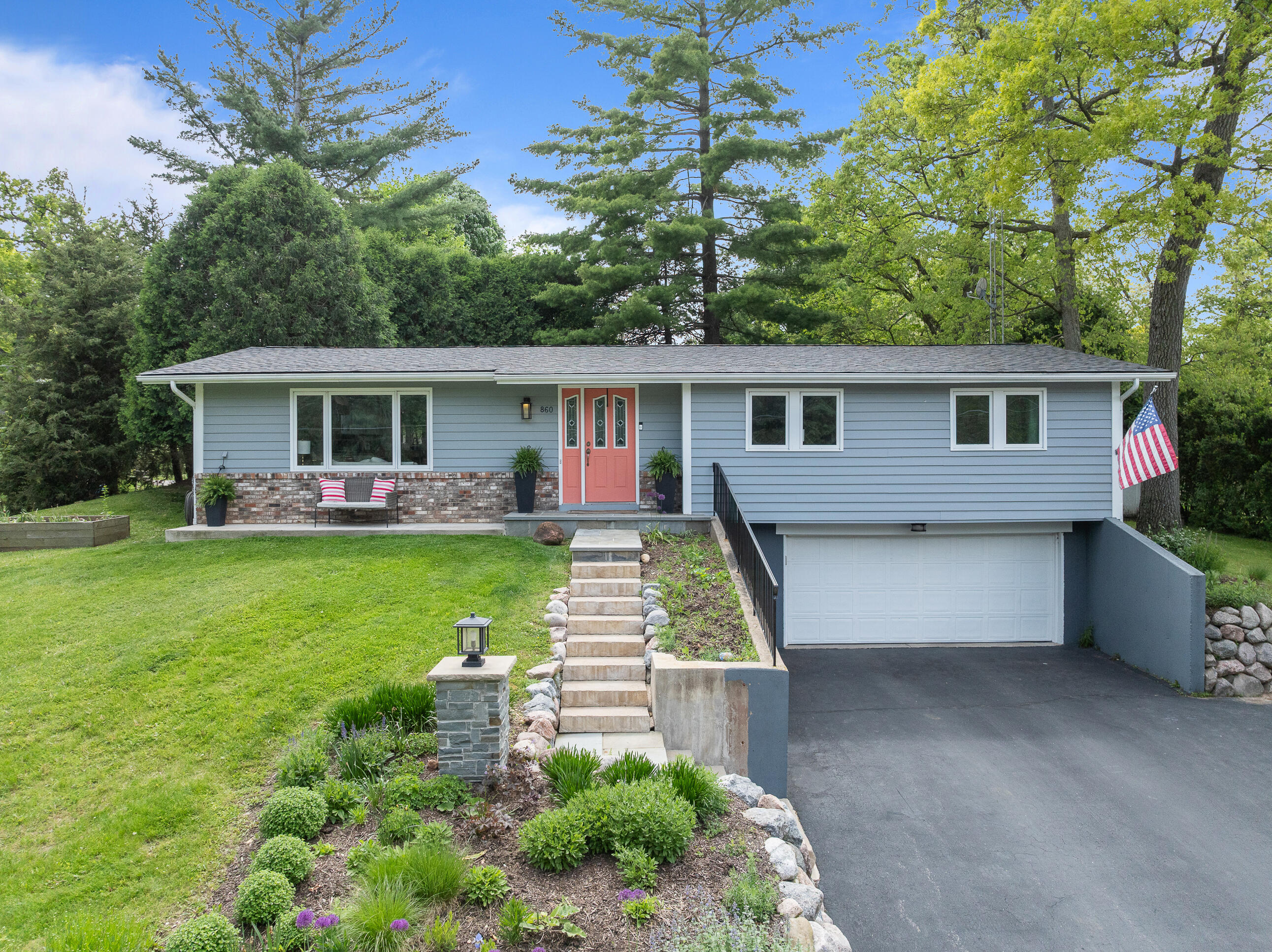 860 Trails End Dr