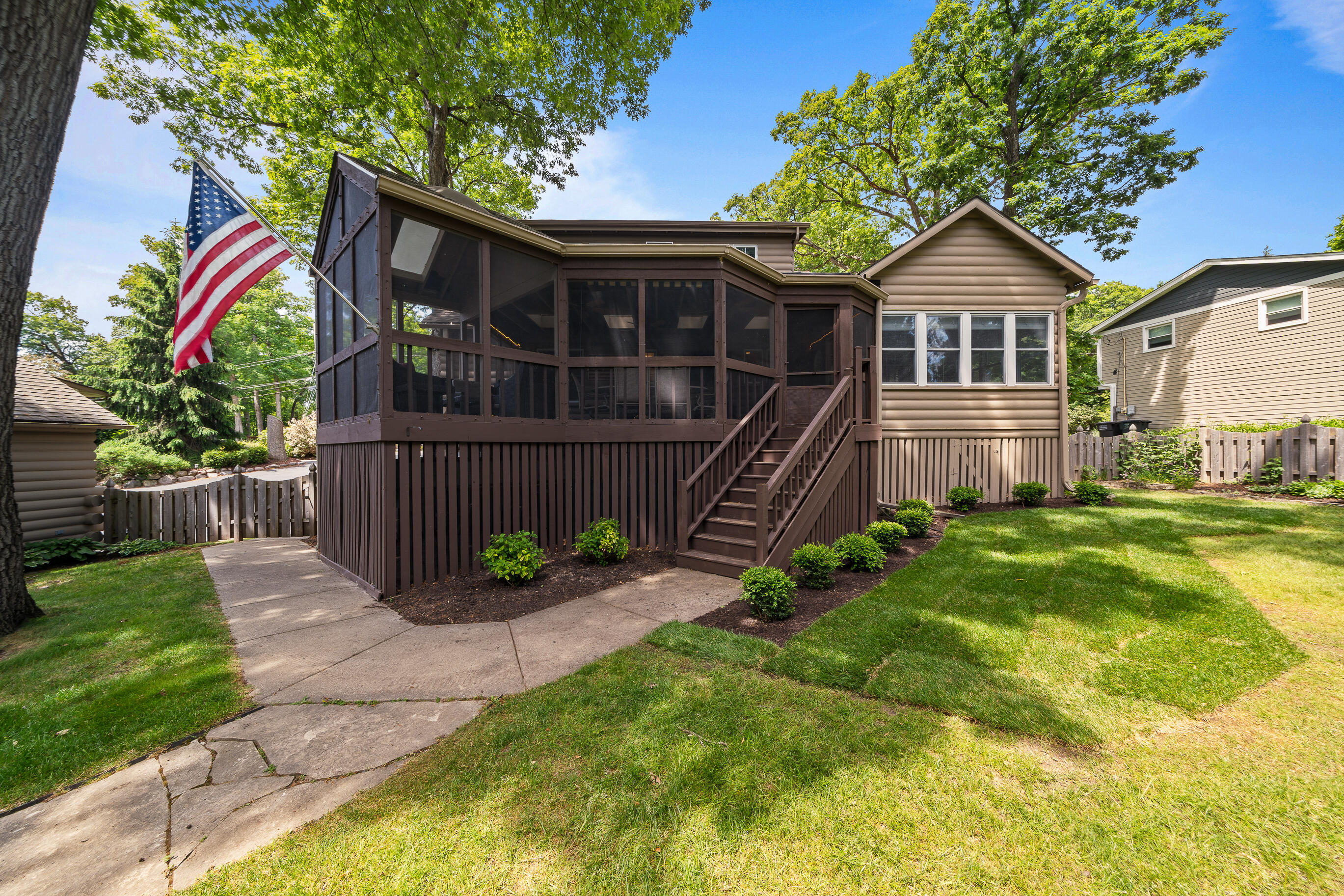 837 Van Slyke Dr