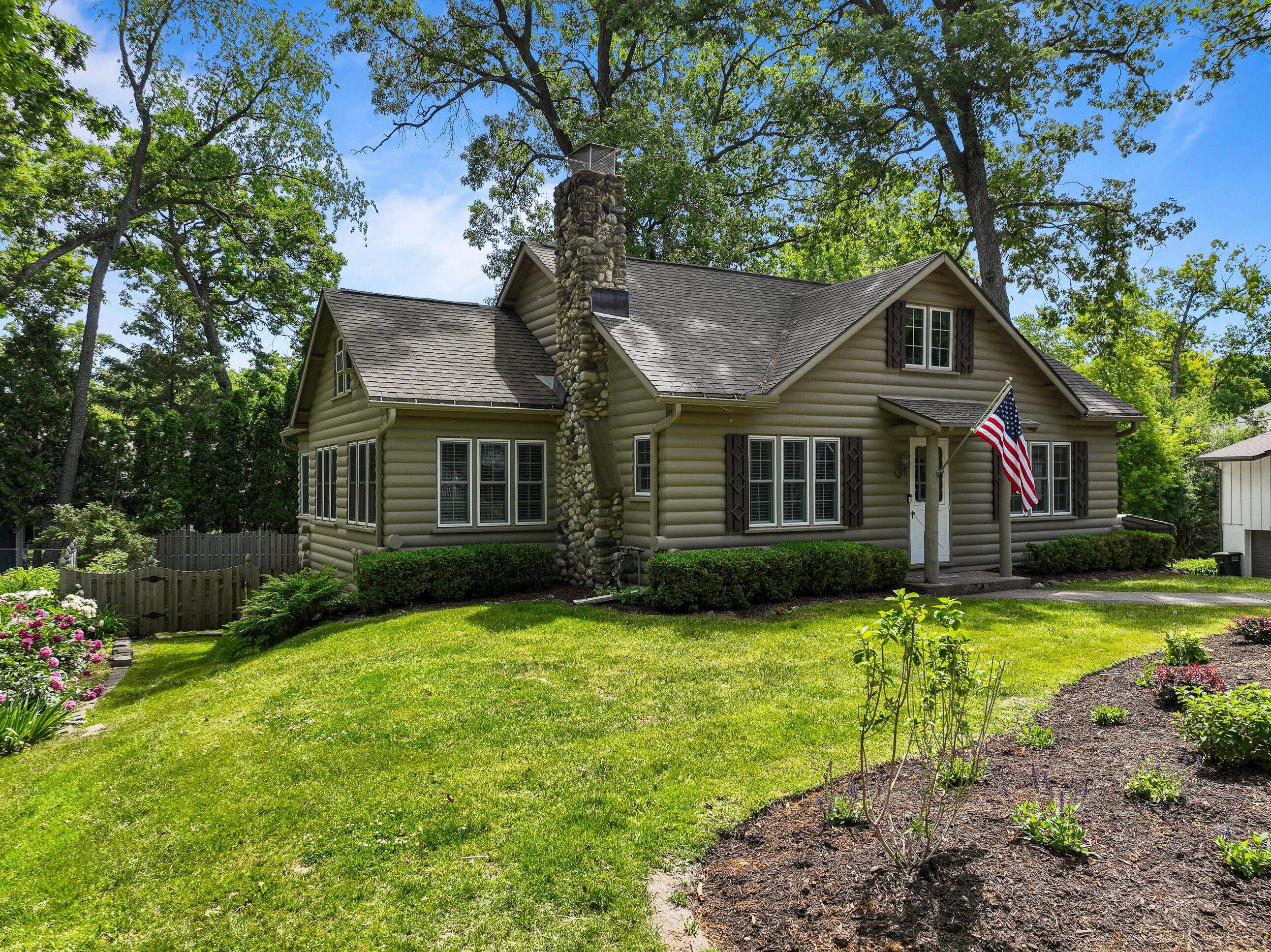 837 Van Slyke Dr