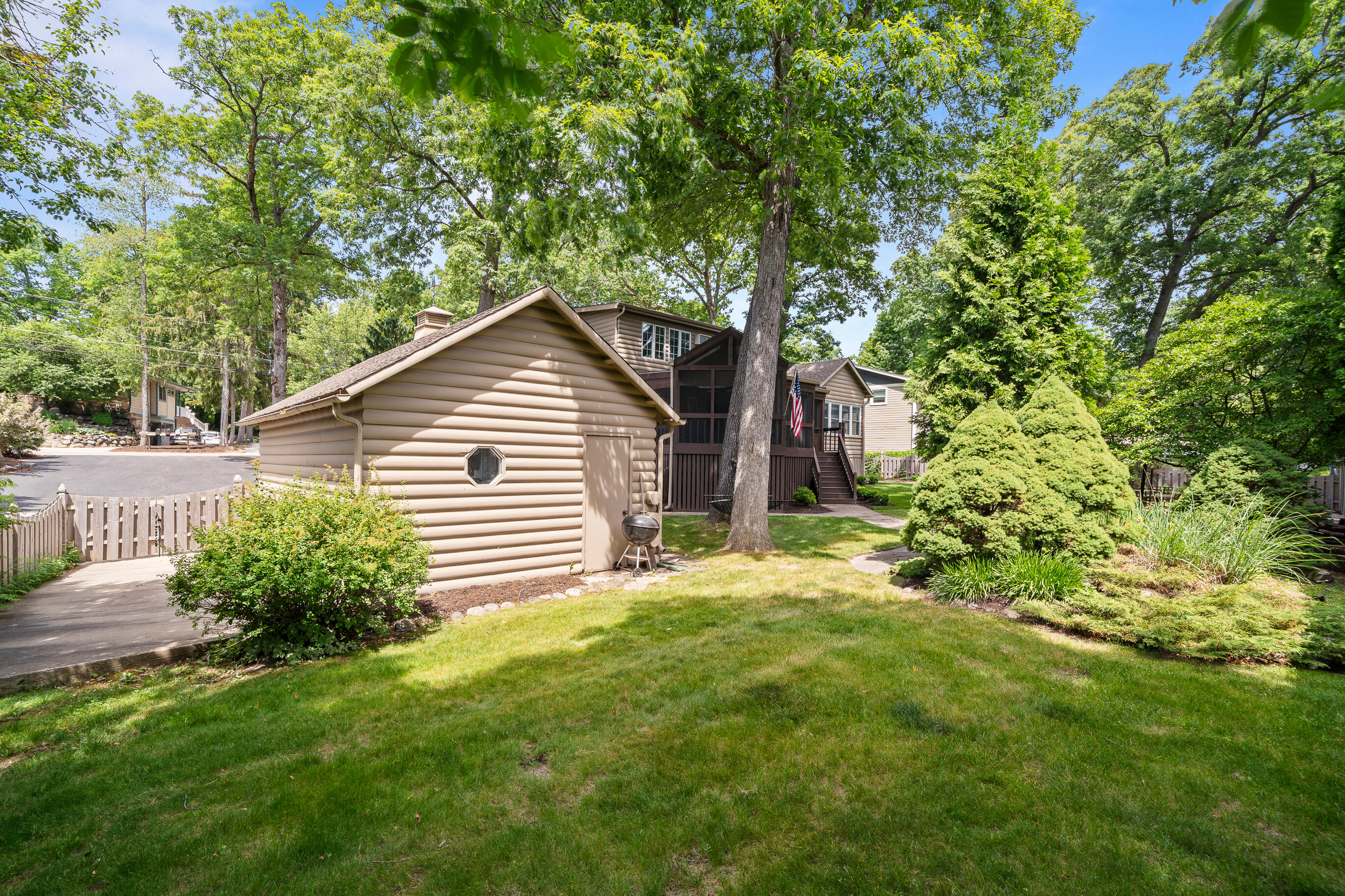 837 Van Slyke Dr