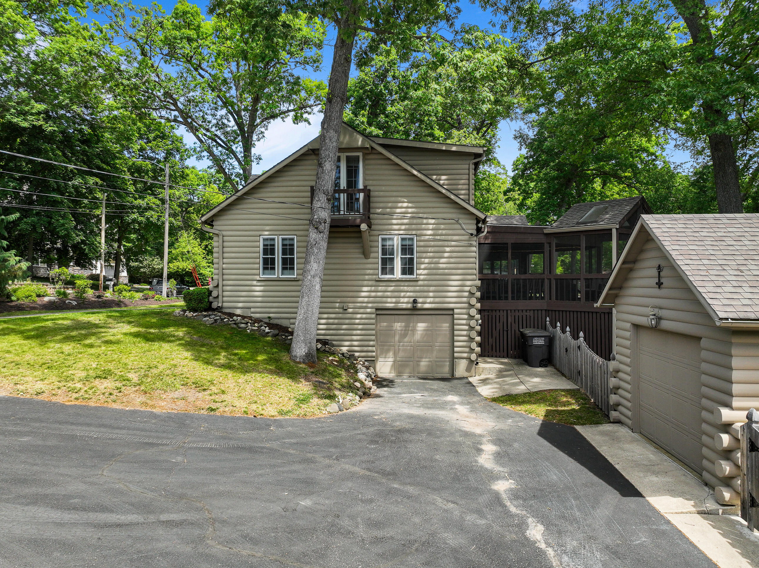 837 Van Slyke Dr