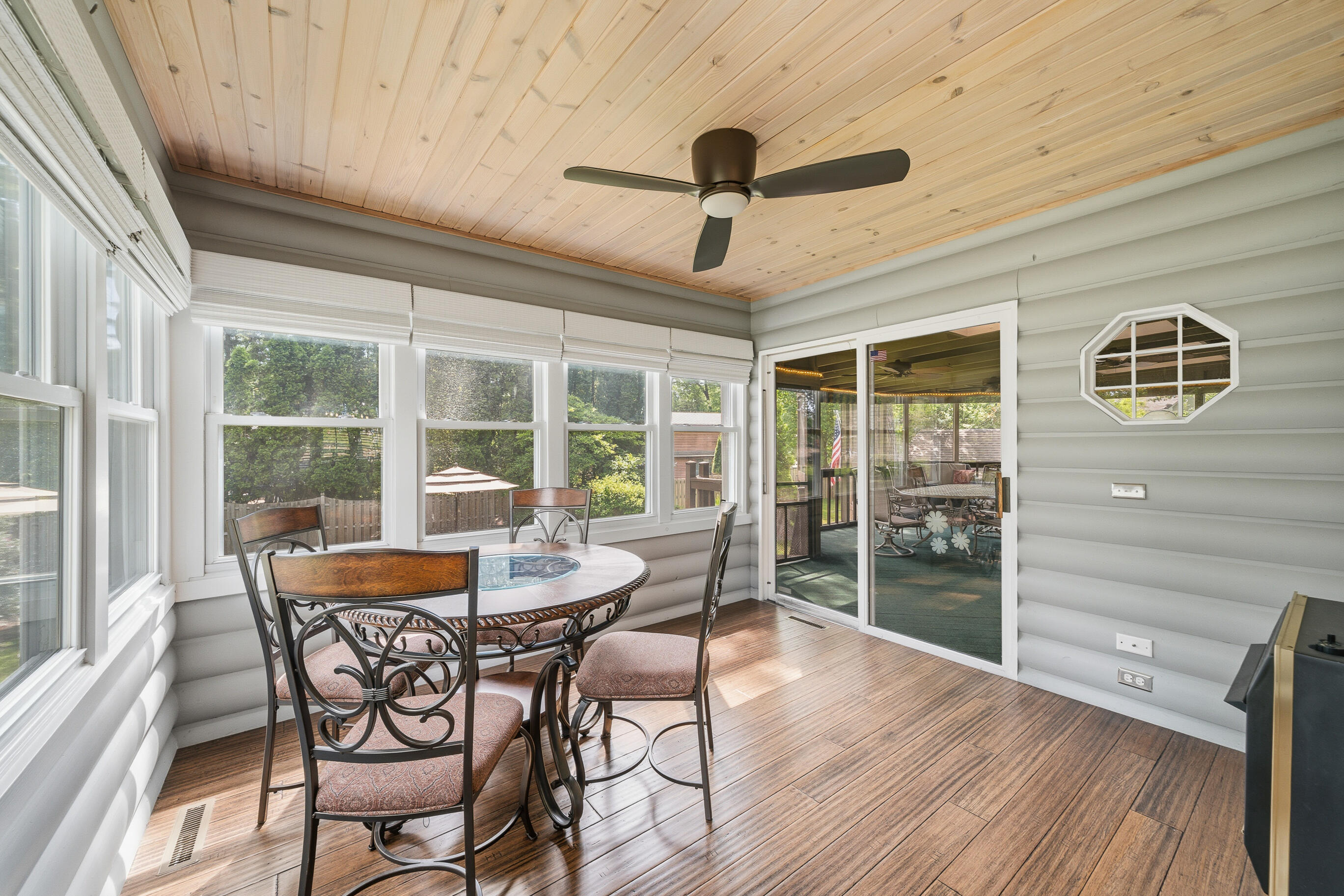 837 Van Slyke Dr
