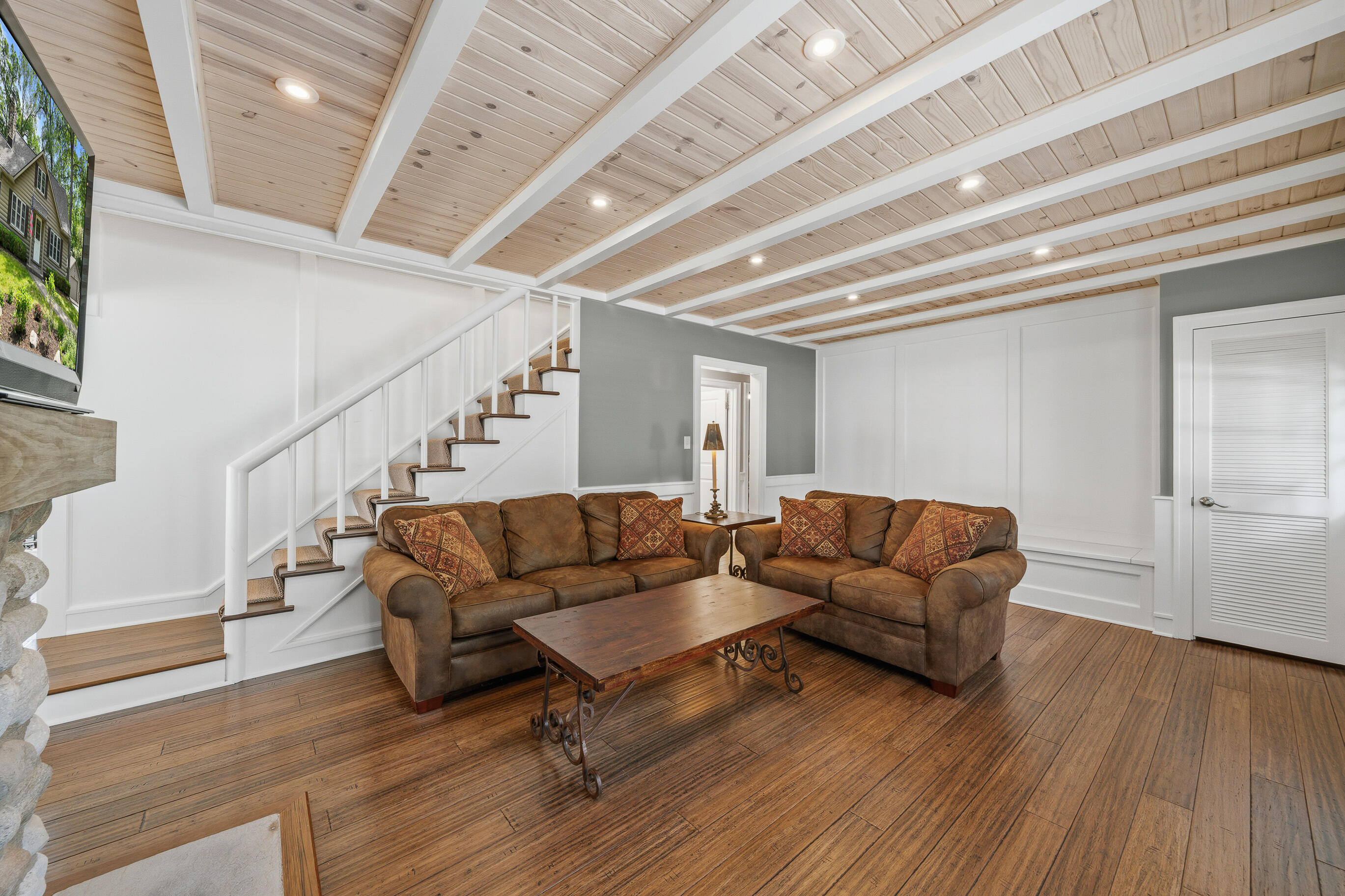837 Van Slyke Dr