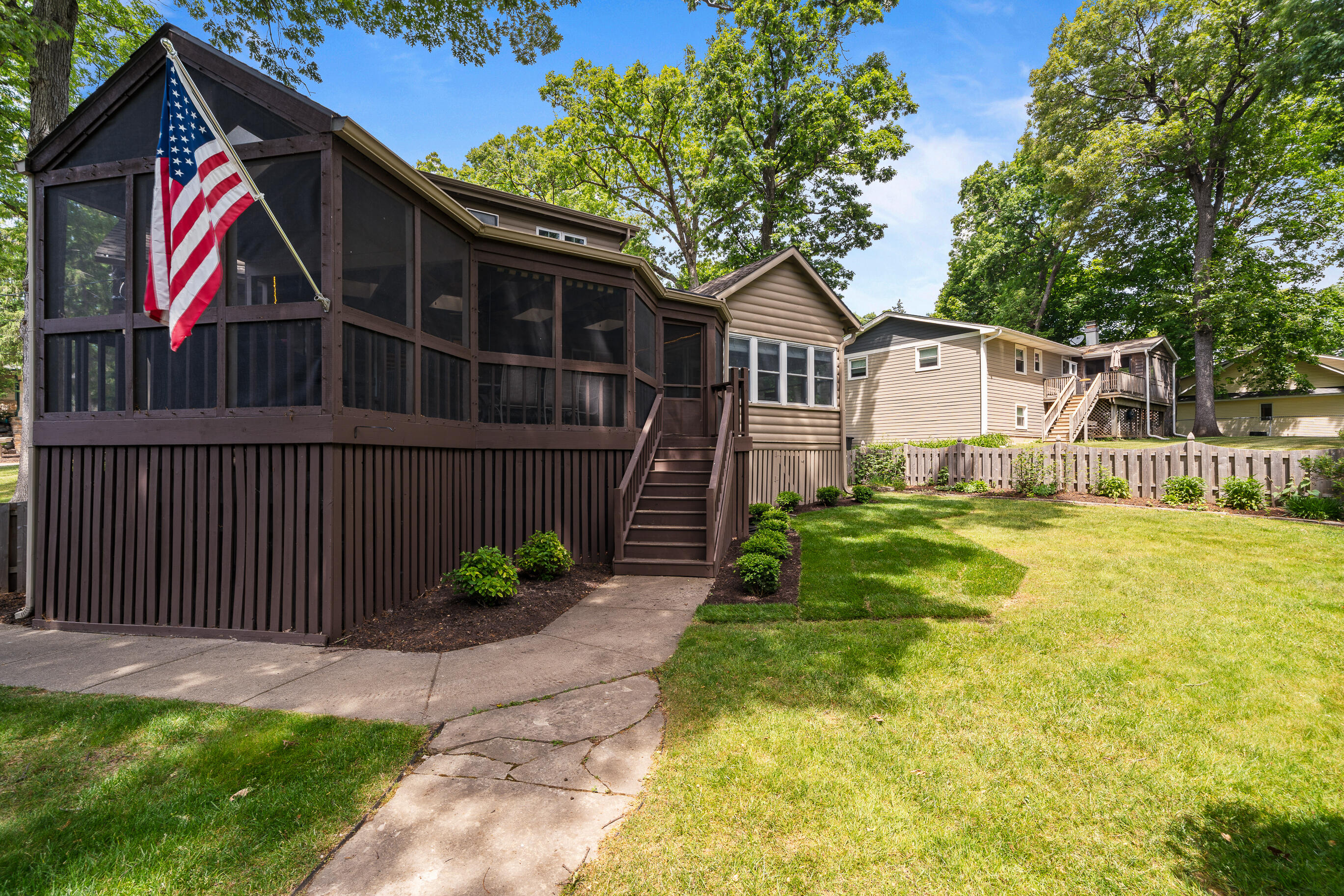 837 Van Slyke Dr