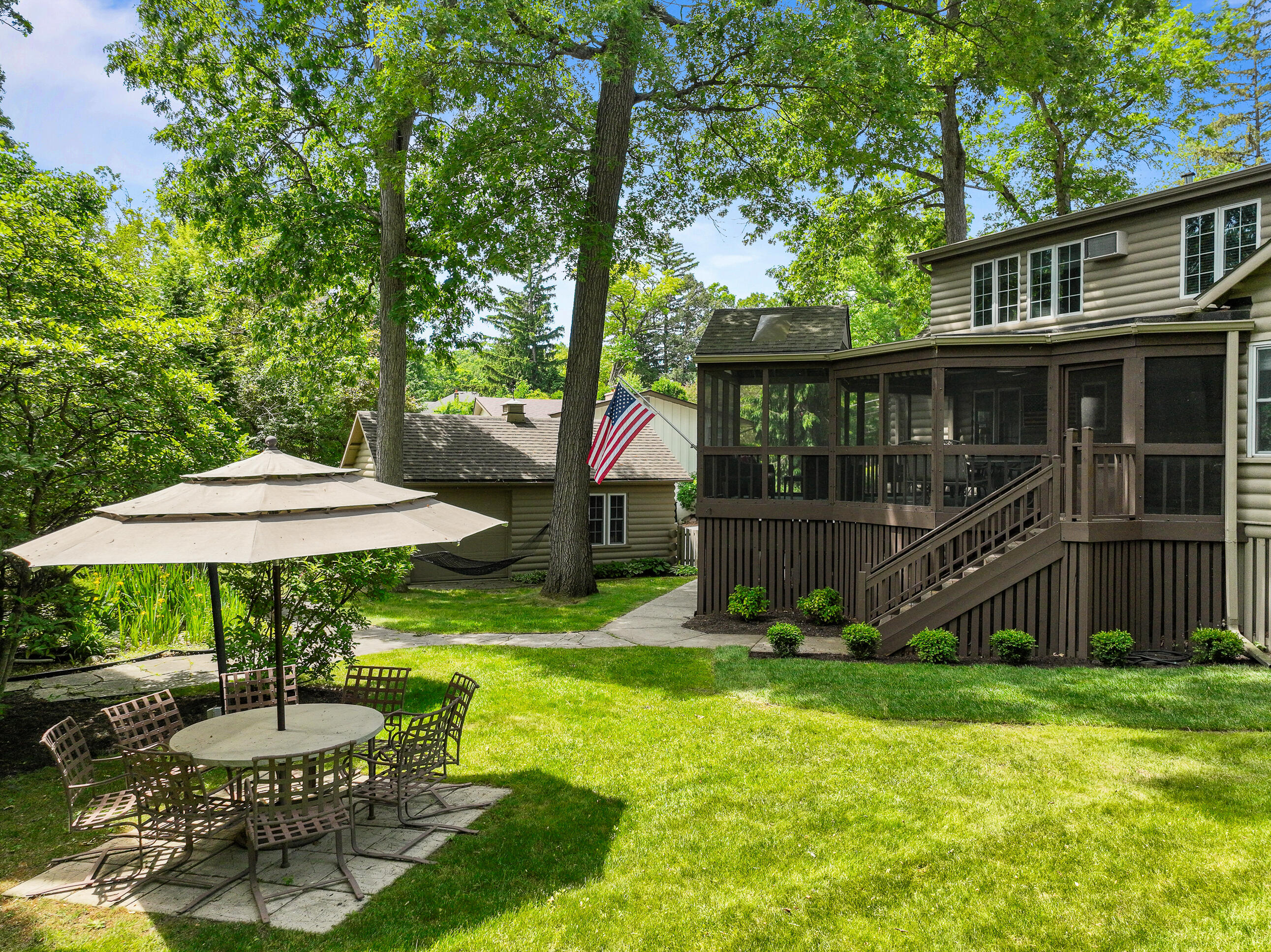 837 Van Slyke Dr
