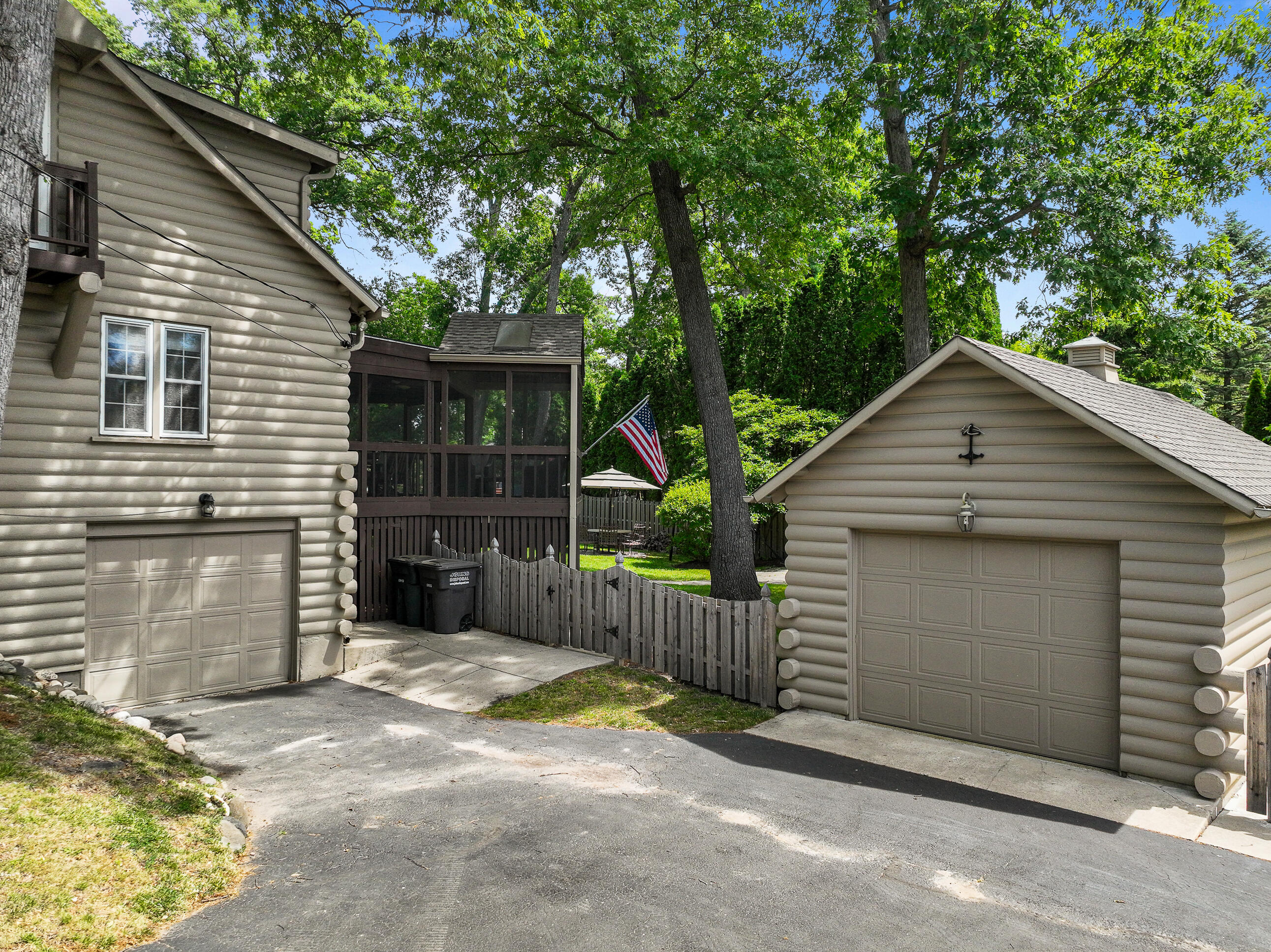 837 Van Slyke Dr