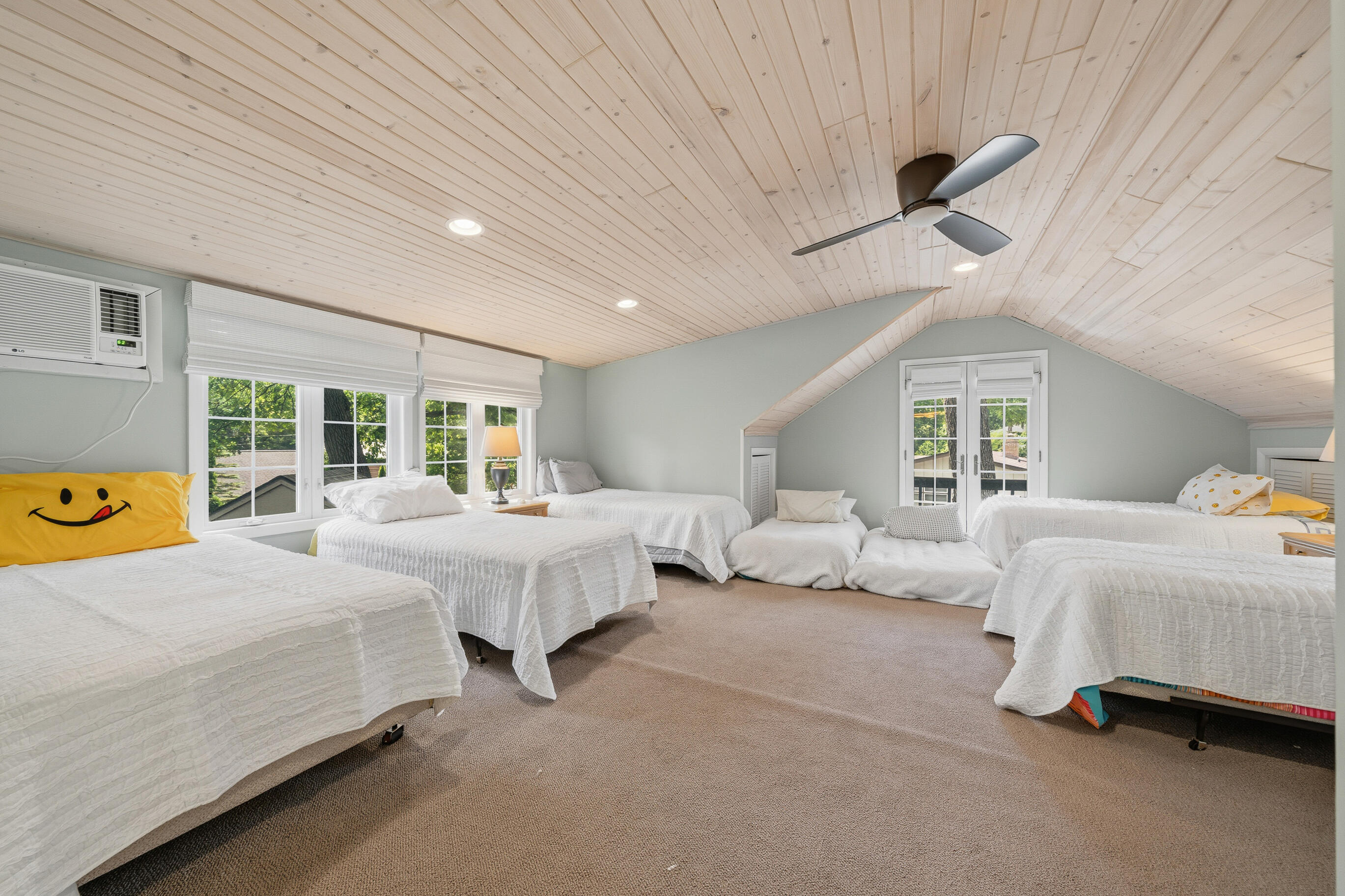 837 Van Slyke Dr