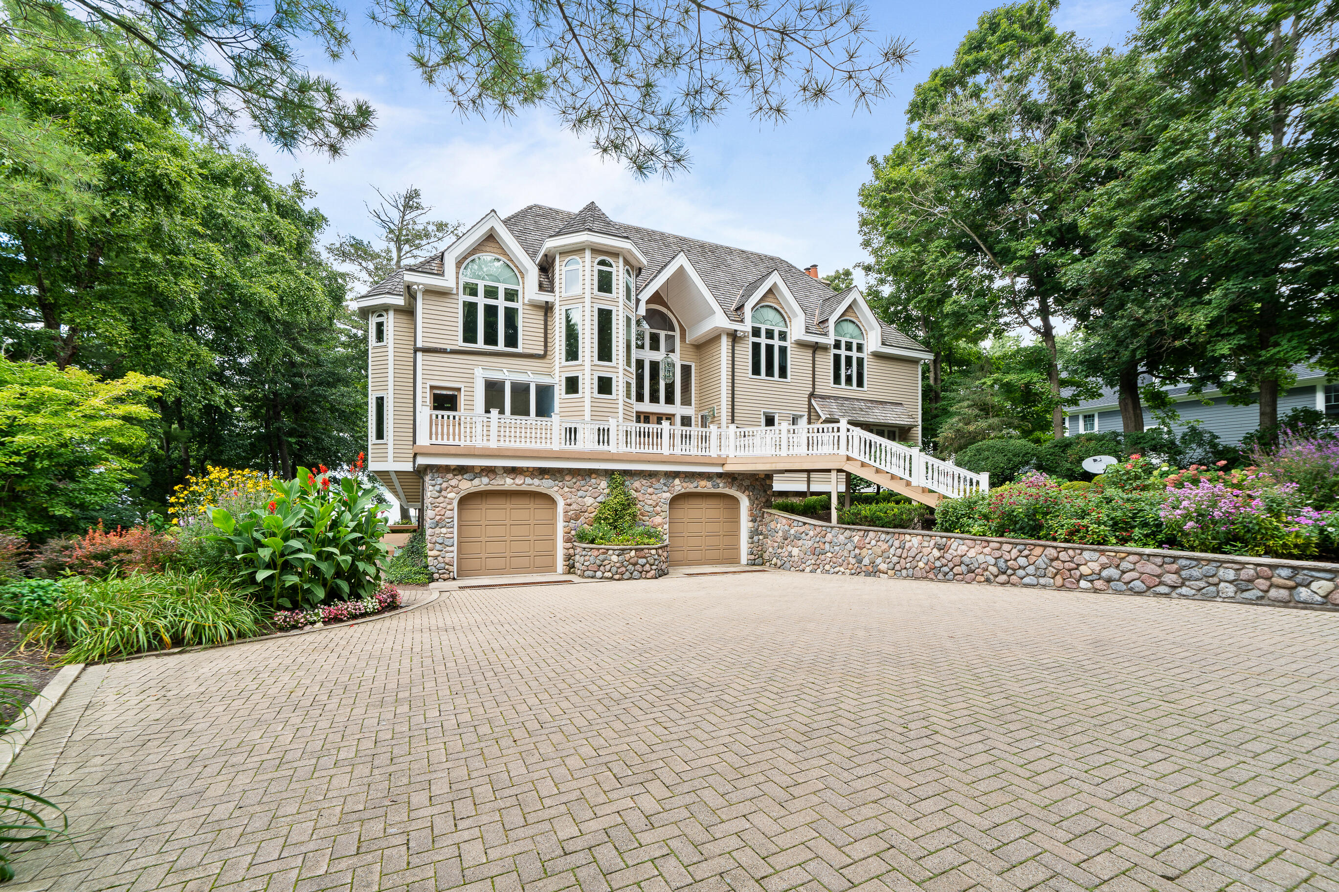 W2908 Walcowis Dr