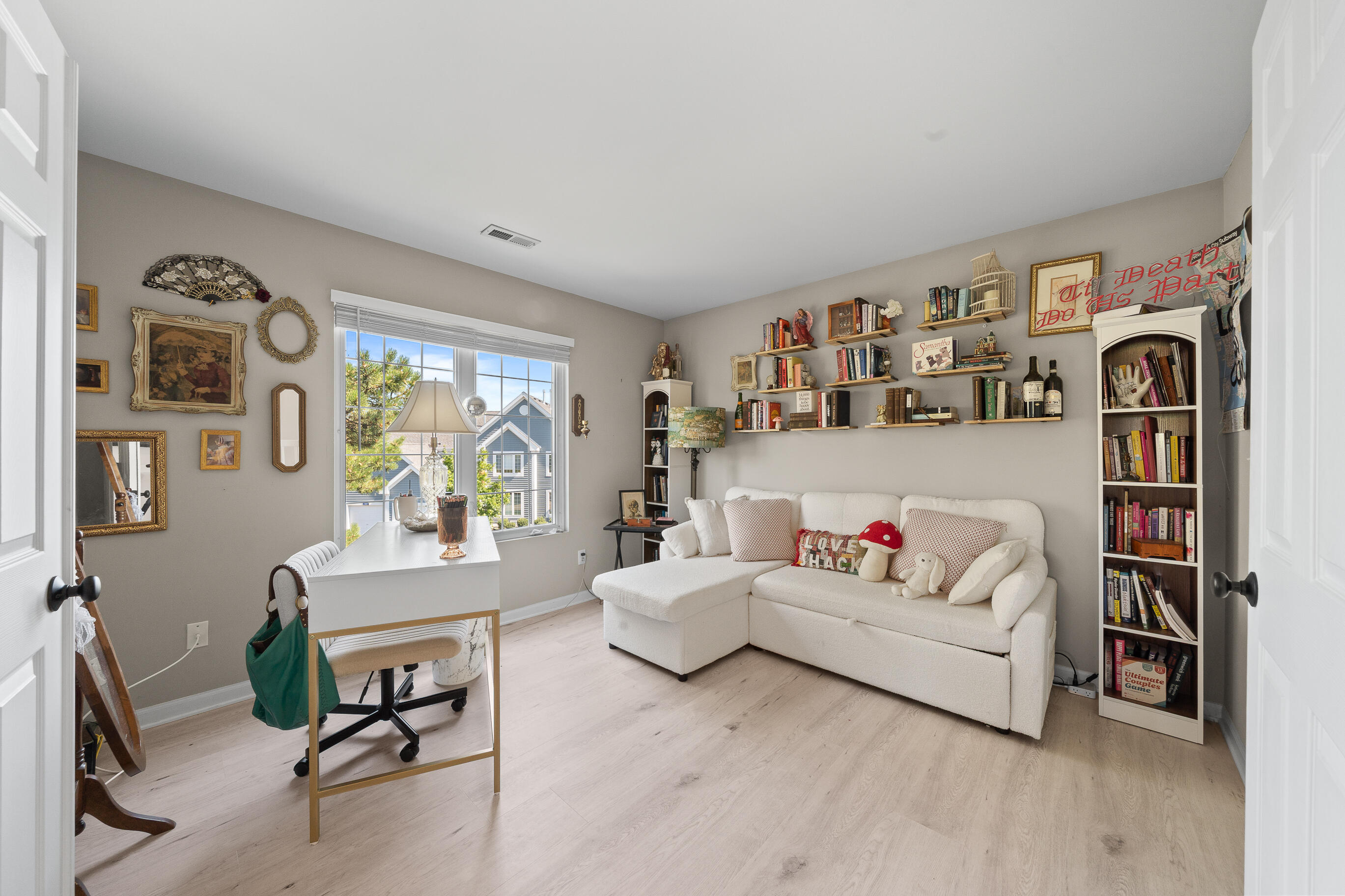 1076 Lakeland Way, 9-55