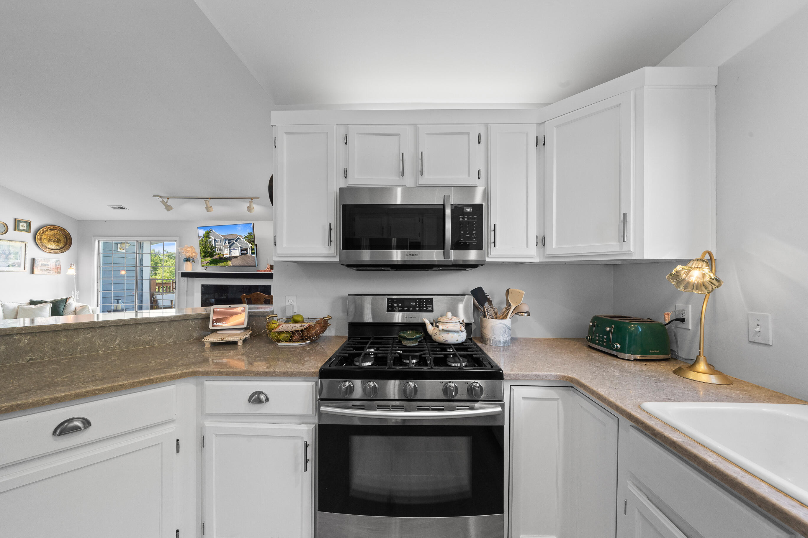 1076 Lakeland Way, 9-55
