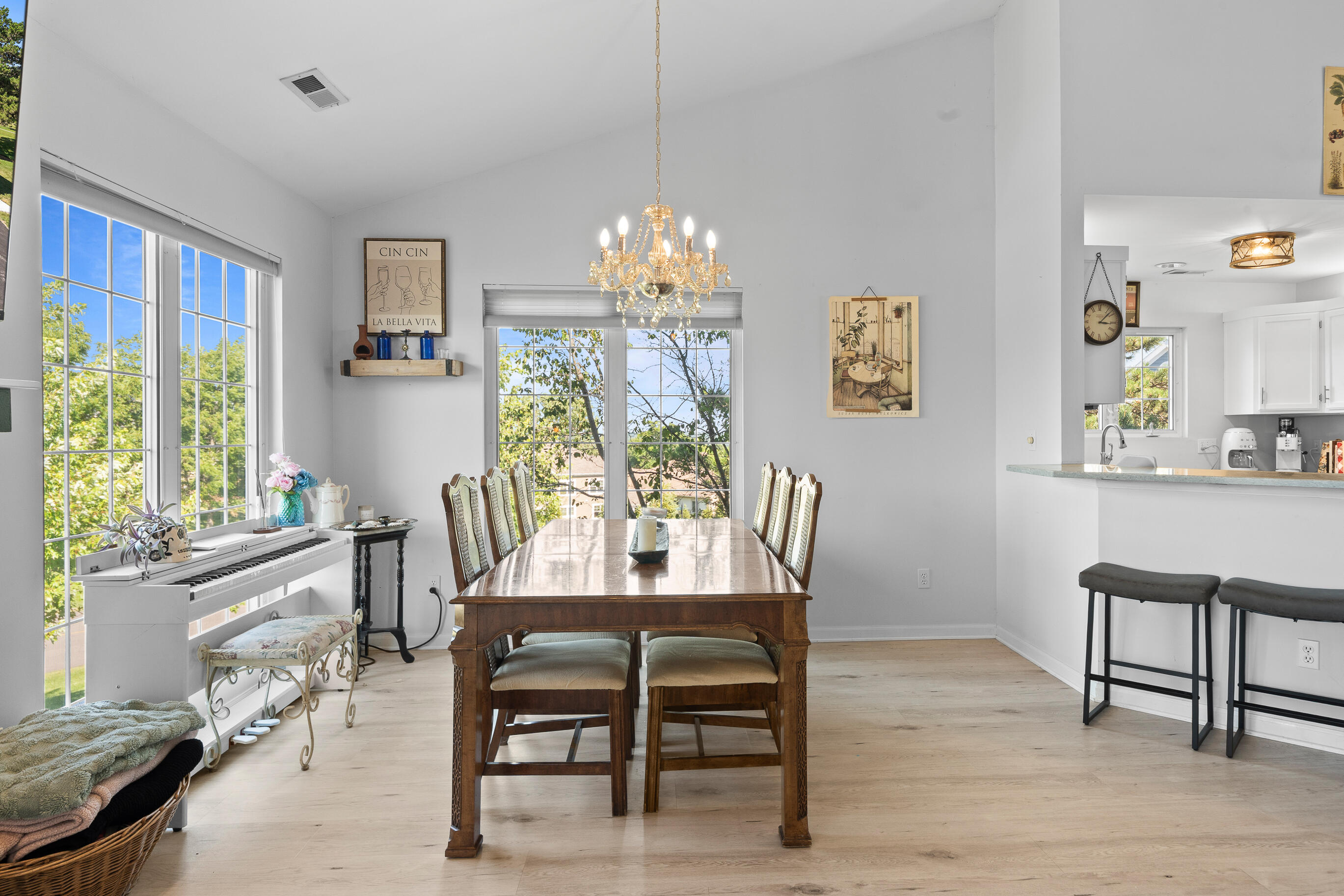 1076 Lakeland Way, 9-55