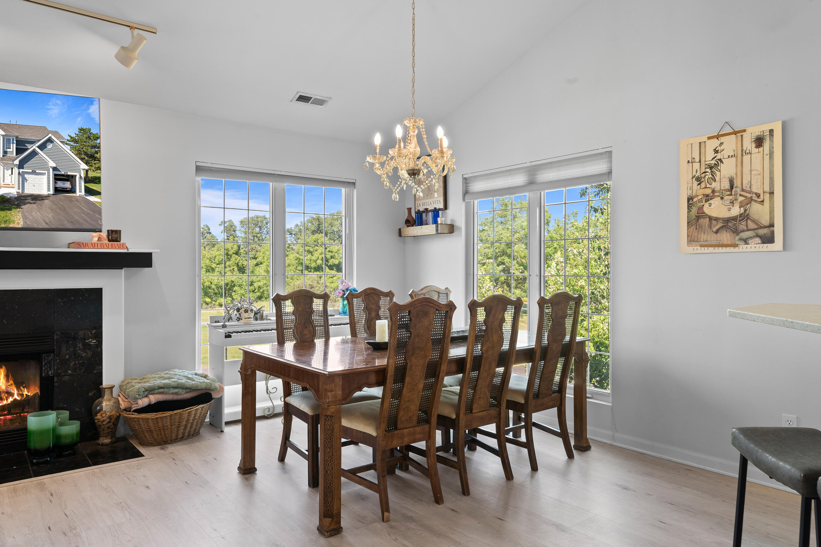 1076 Lakeland Way, 9-55