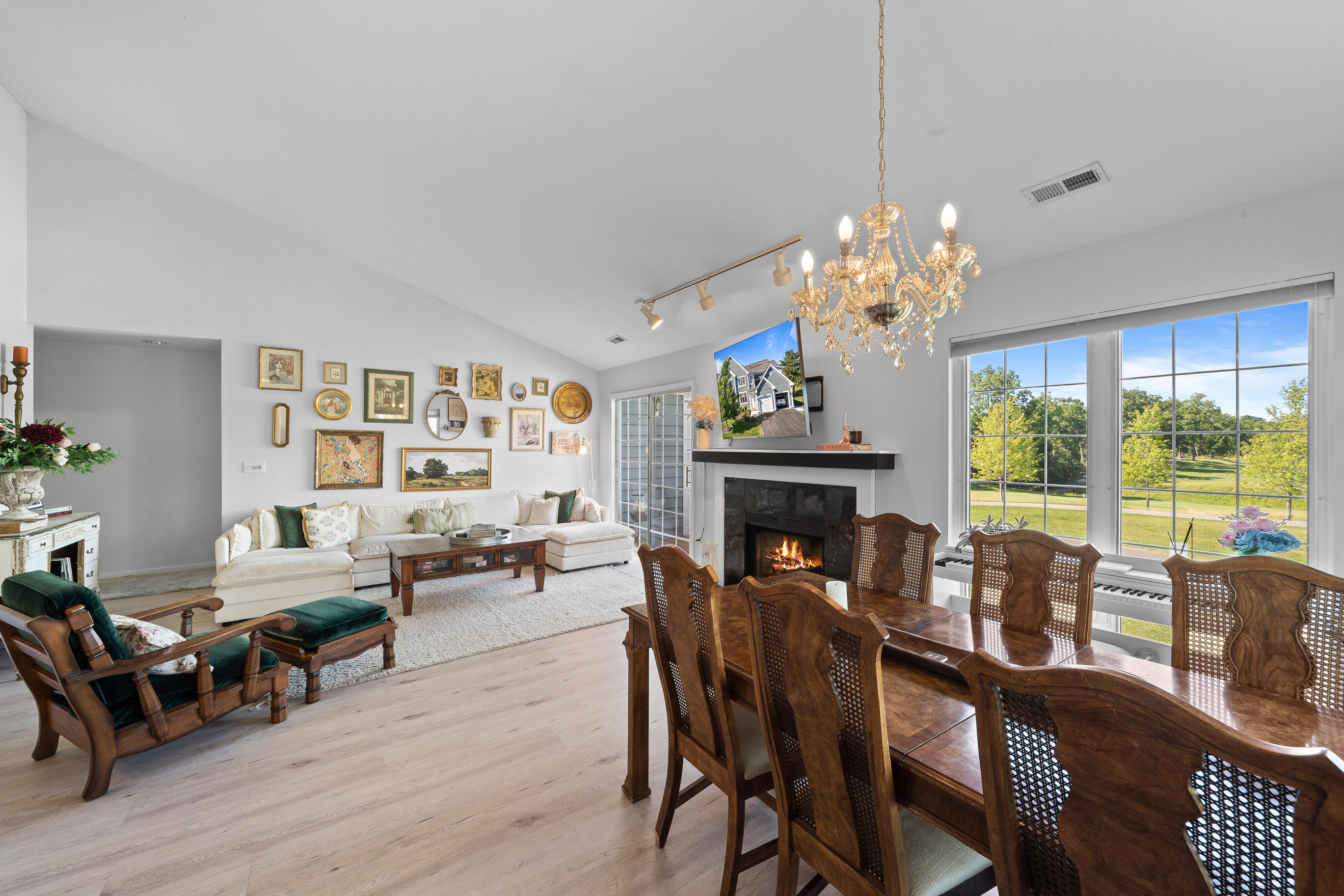 1076 Lakeland Way, 9-55