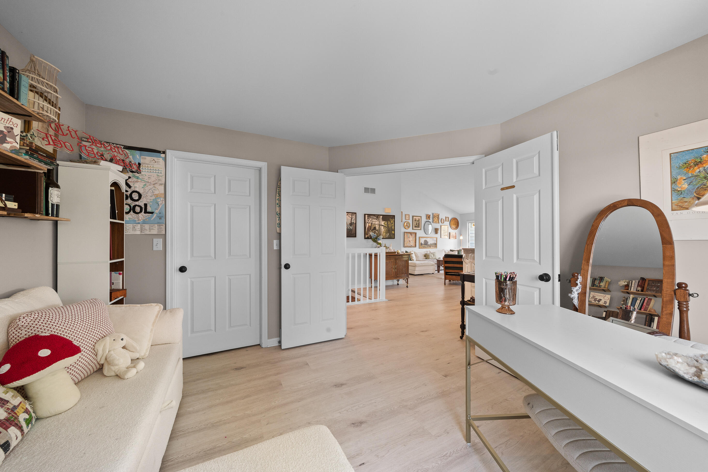 1076 Lakeland Way, 9-55