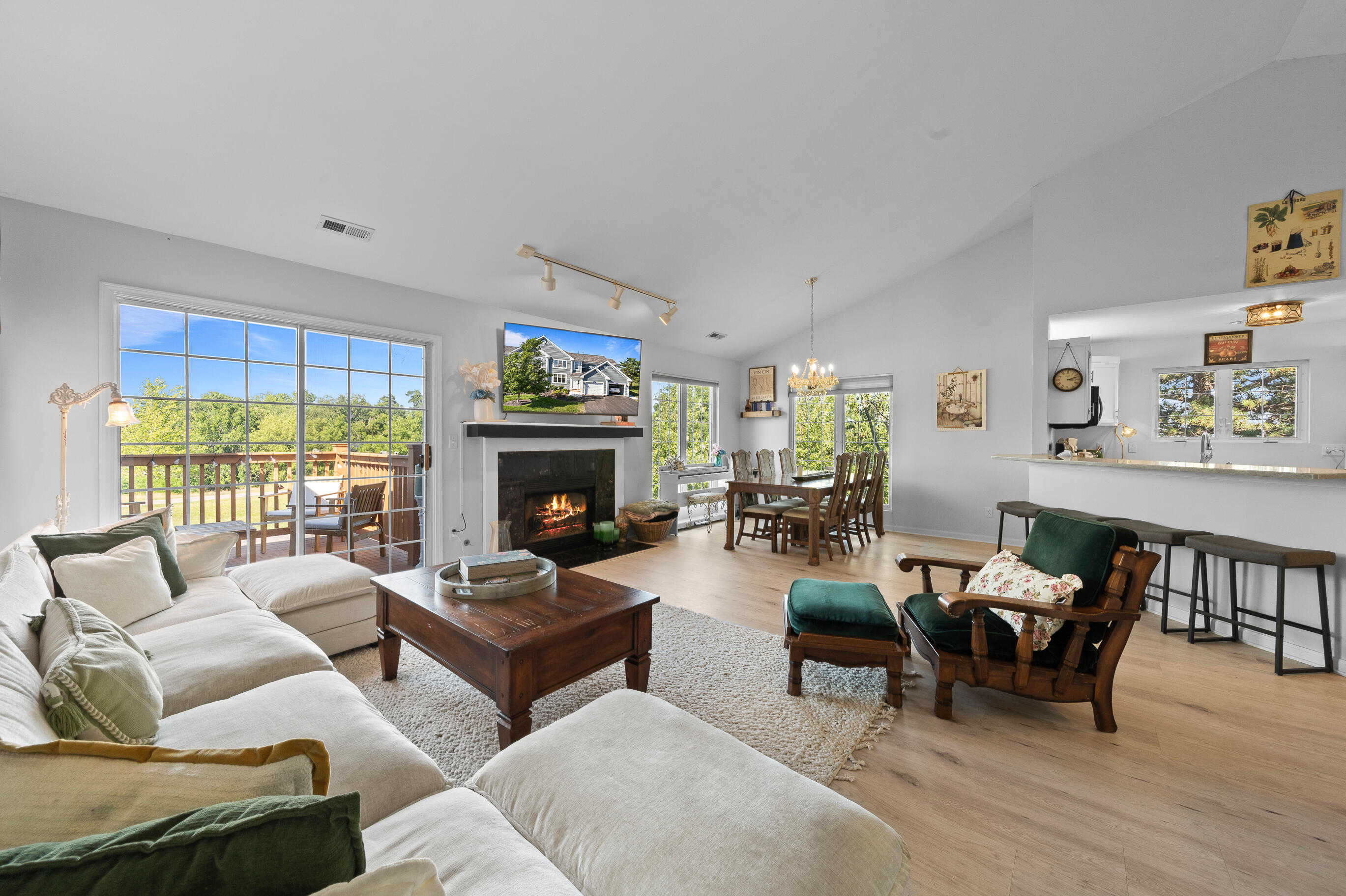 1076 Lakeland Way, 9-55