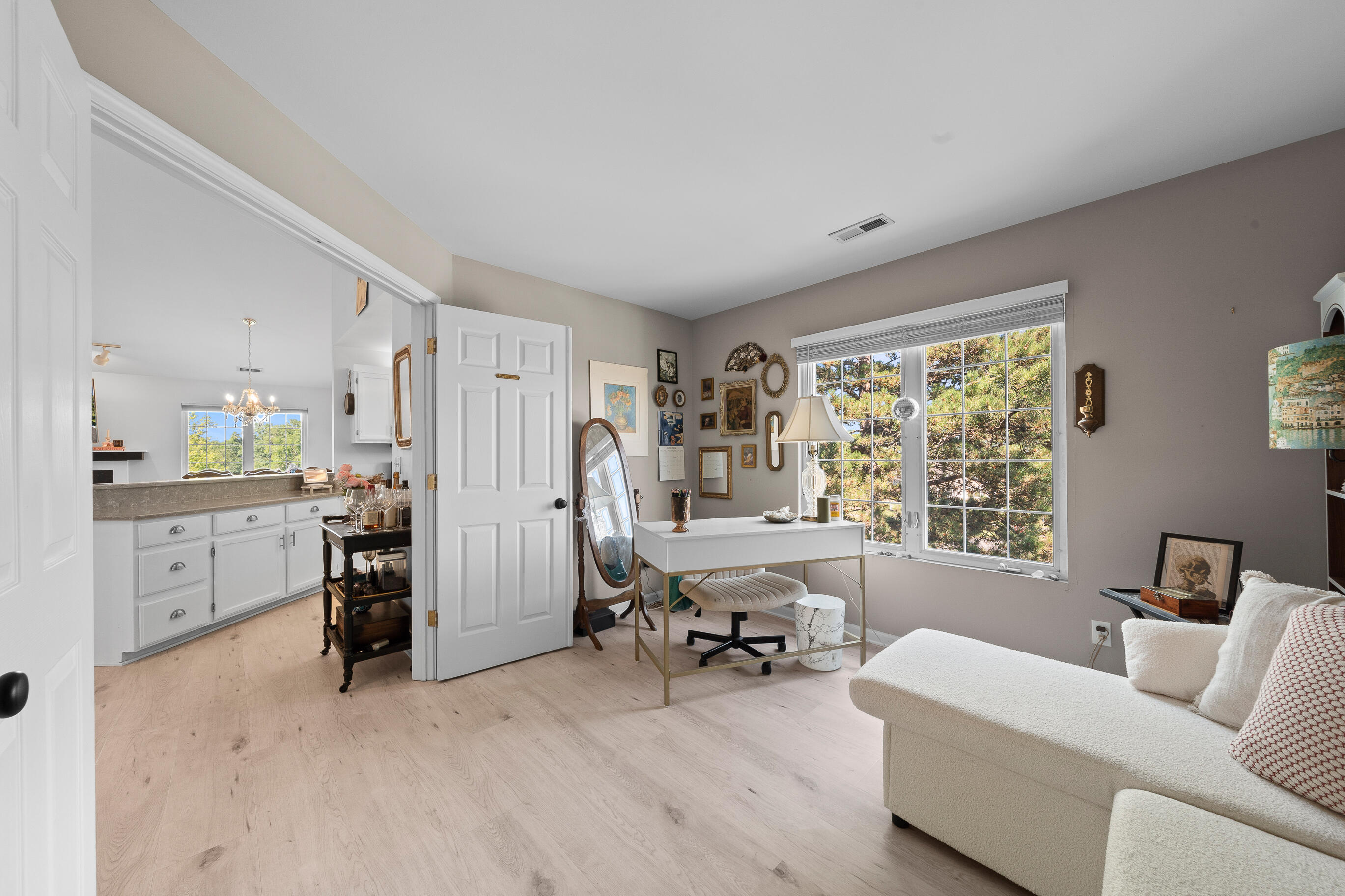 1076 Lakeland Way, 9-55