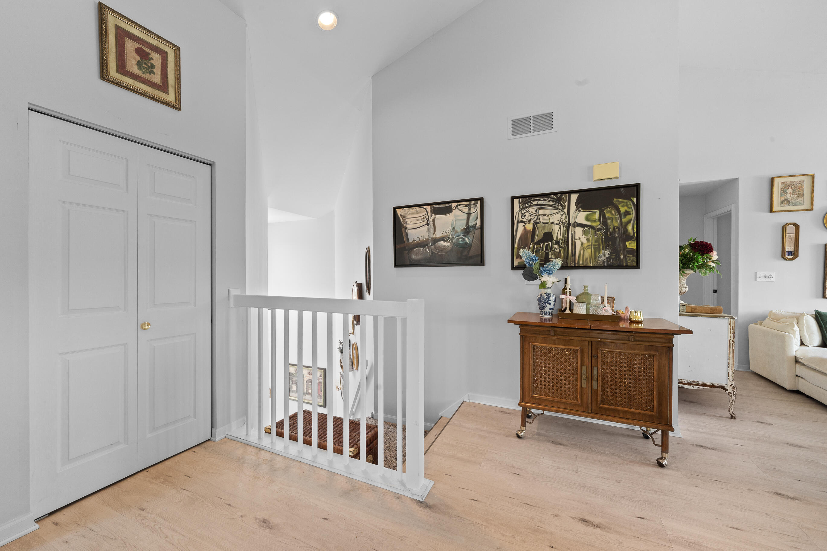1076 Lakeland Way, 9-55
