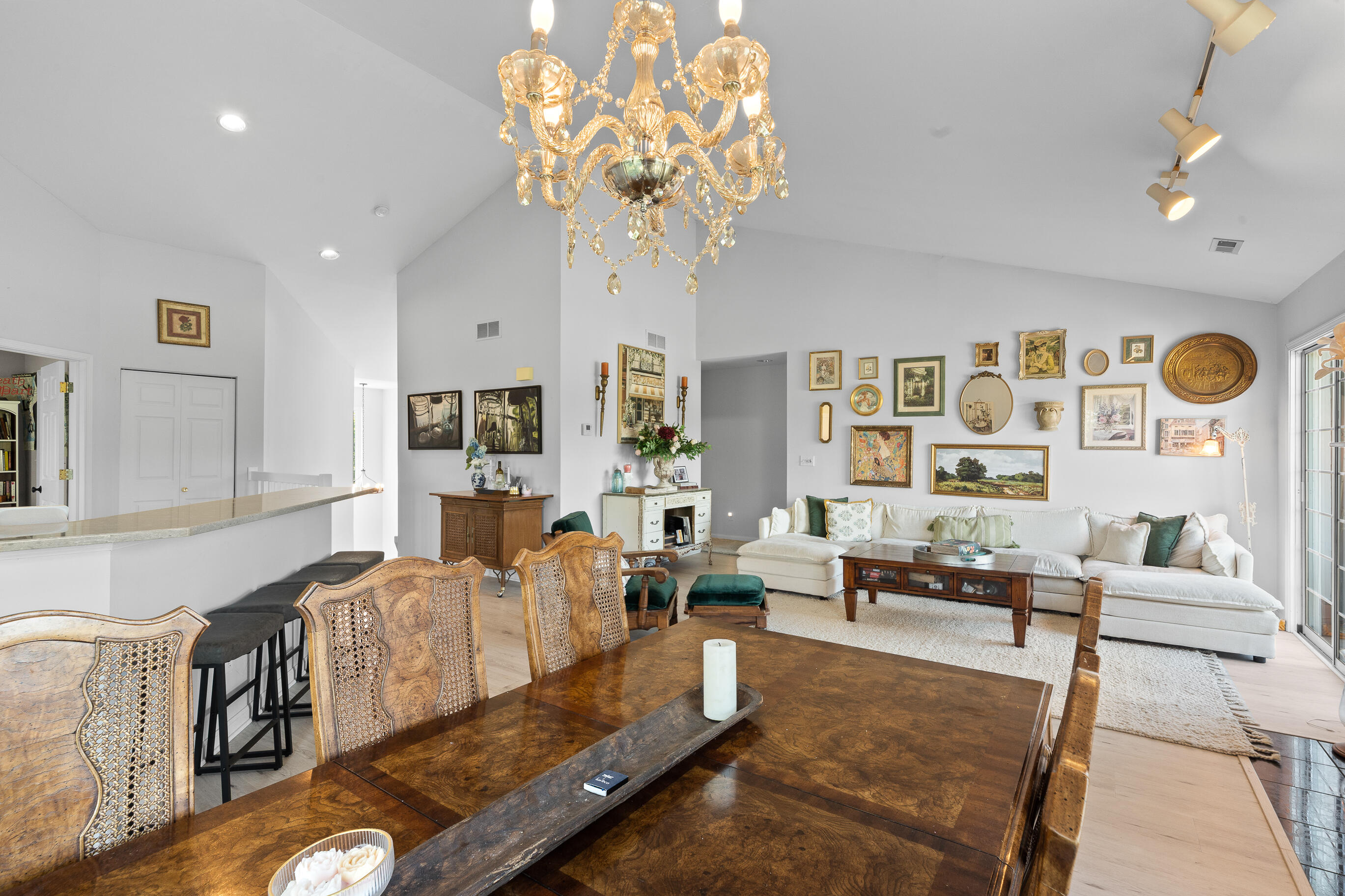 1076 Lakeland Way, 9-55
