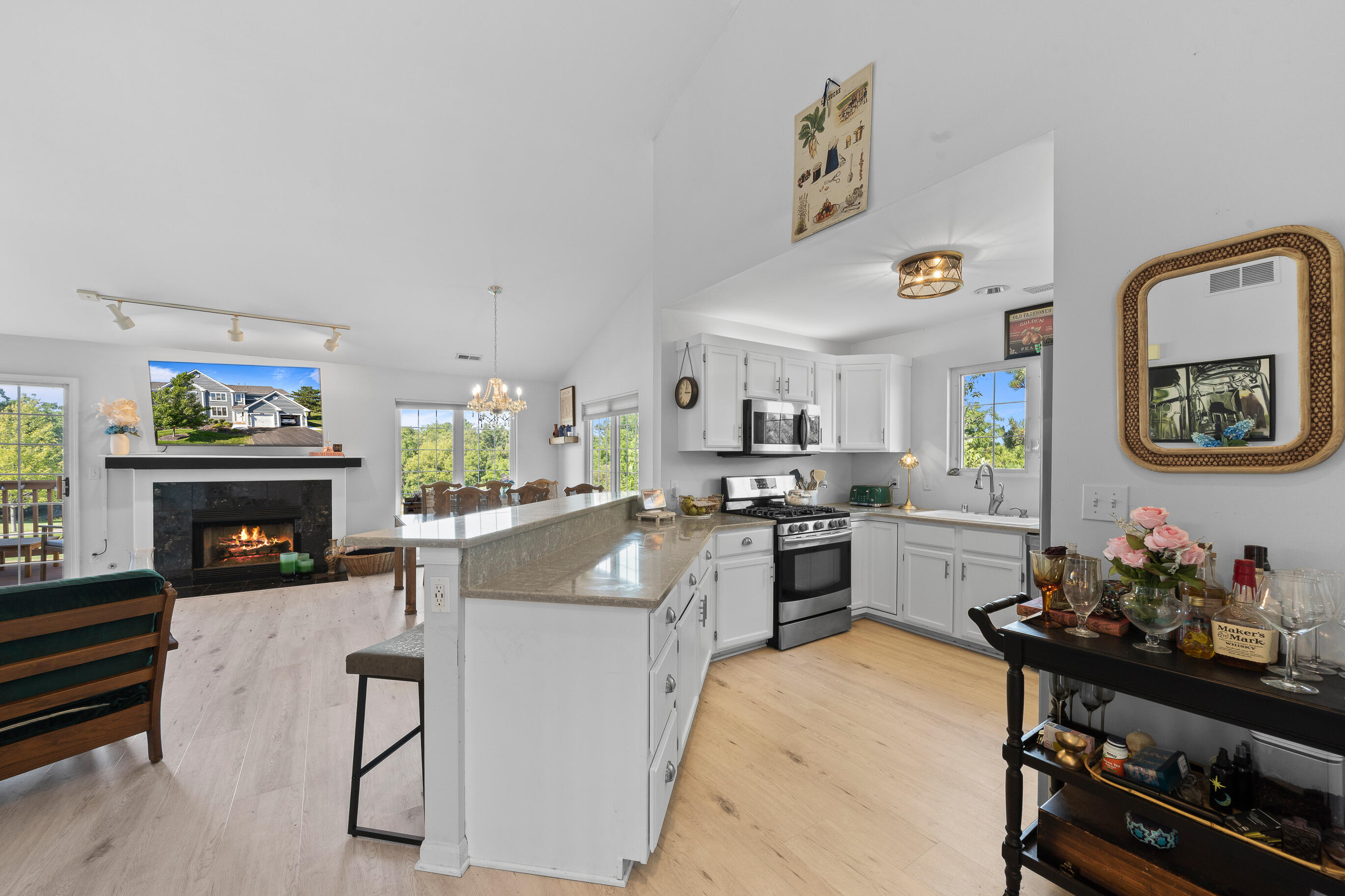 1076 Lakeland Way, 9-55