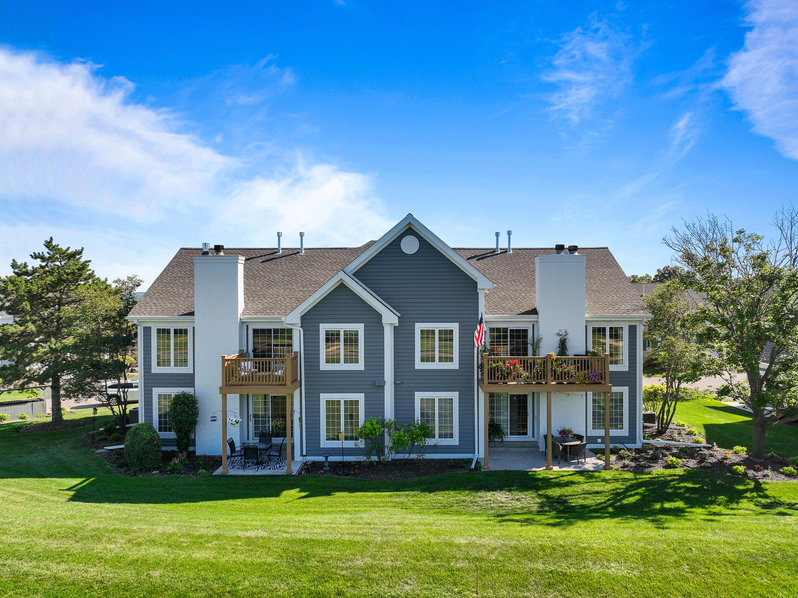 1076 Lakeland Way, 9-55