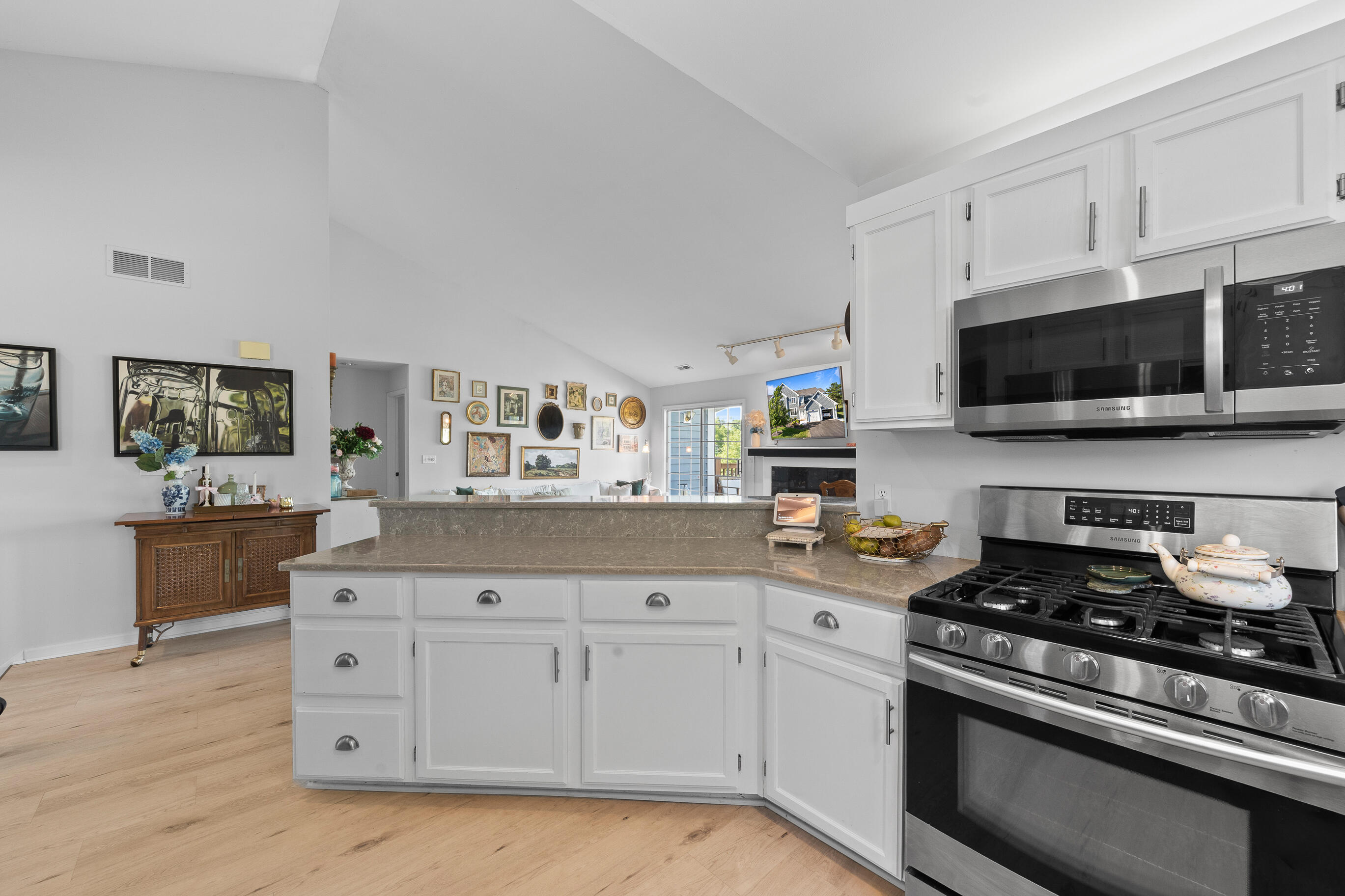 1076 Lakeland Way, 9-55