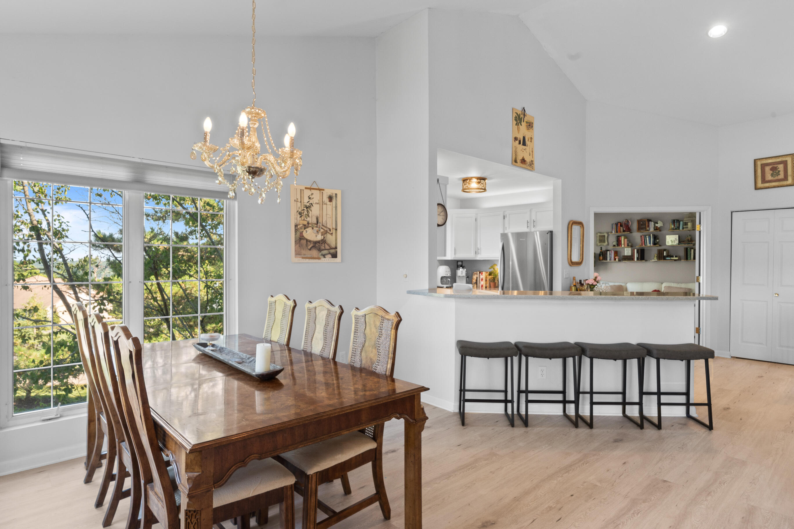 1076 Lakeland Way, 9-55
