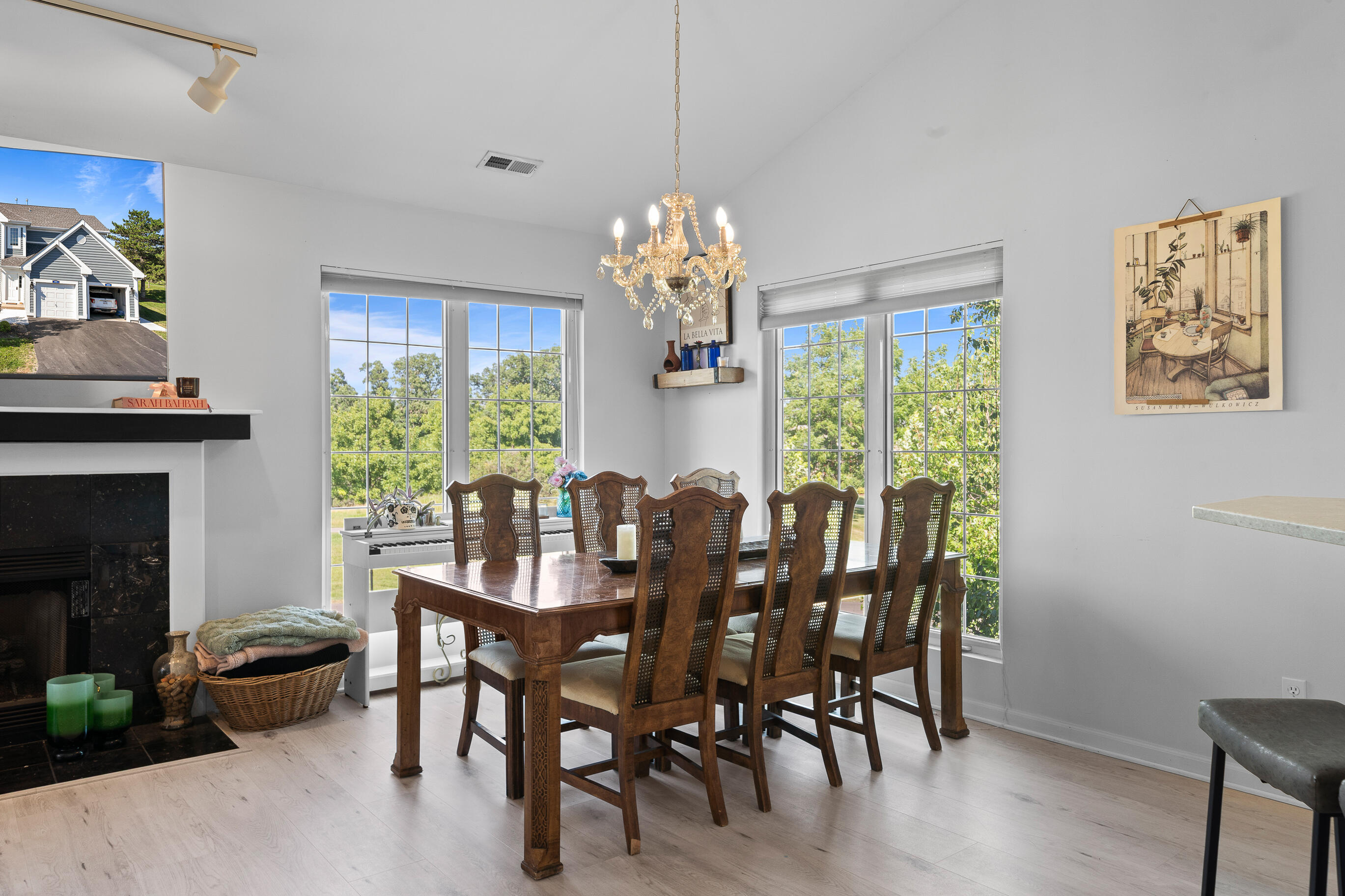 1076 Lakeland Way, 9-55