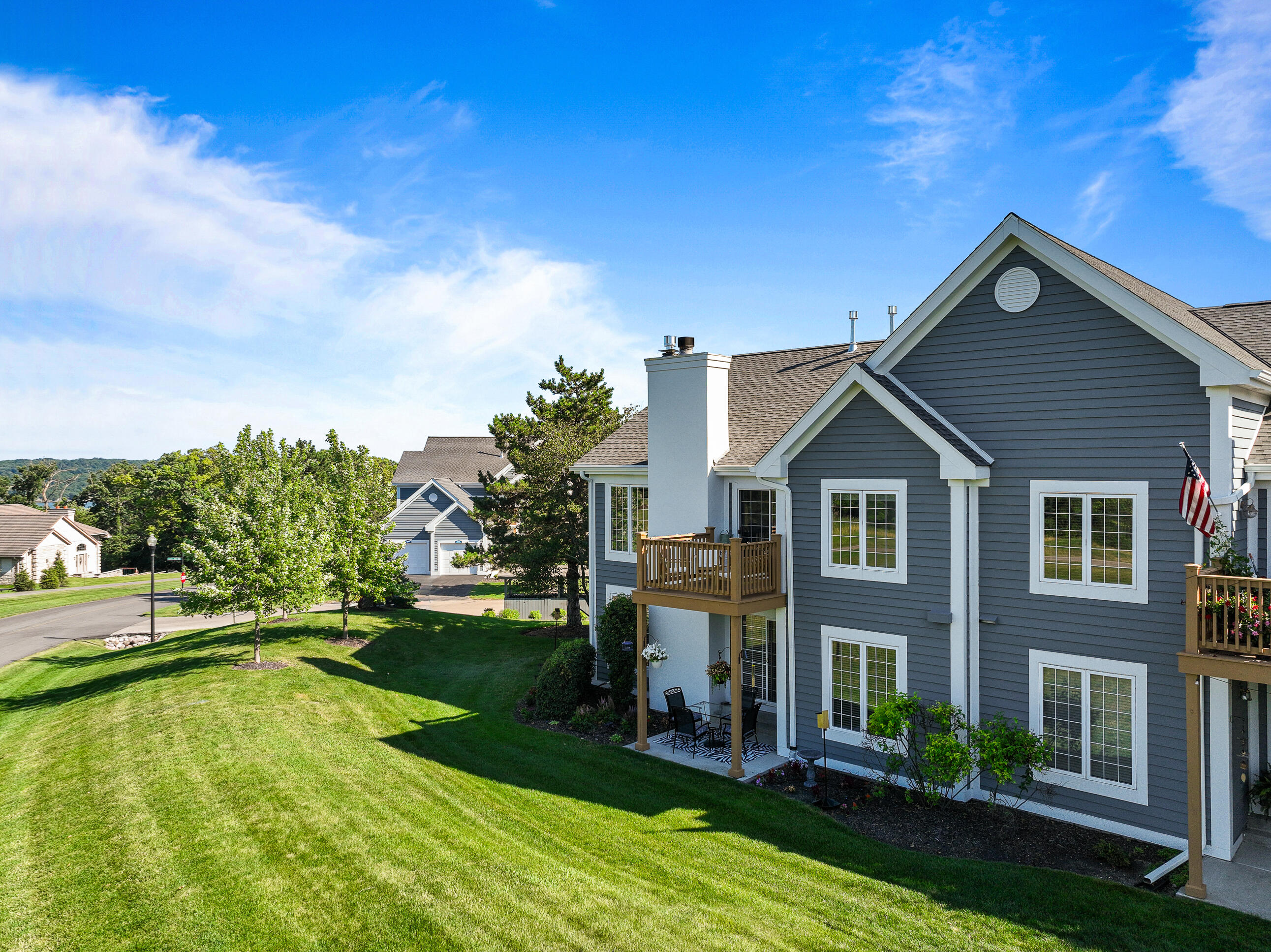 1076 Lakeland Way, 9-55