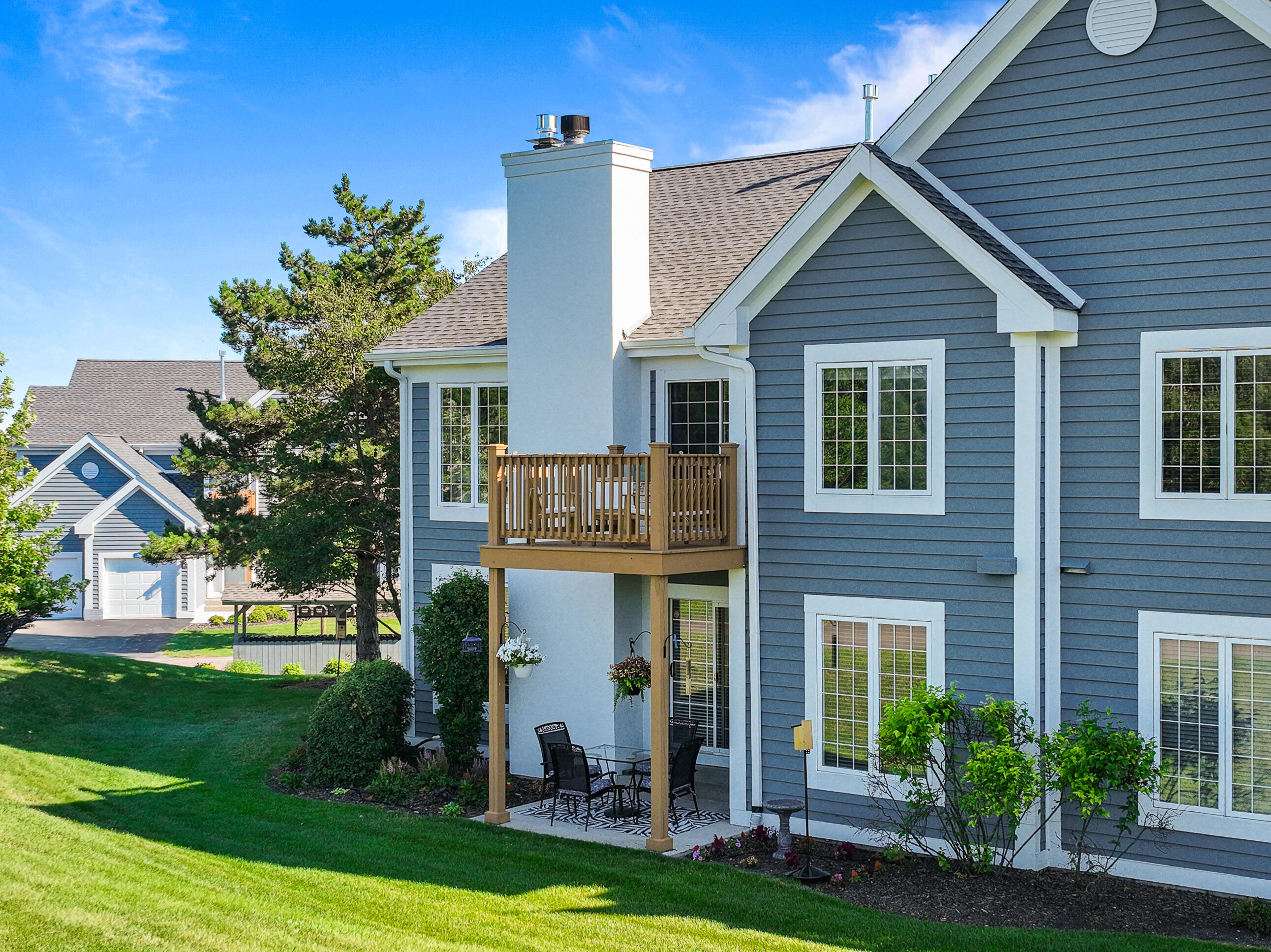 1076 Lakeland Way, 9-55