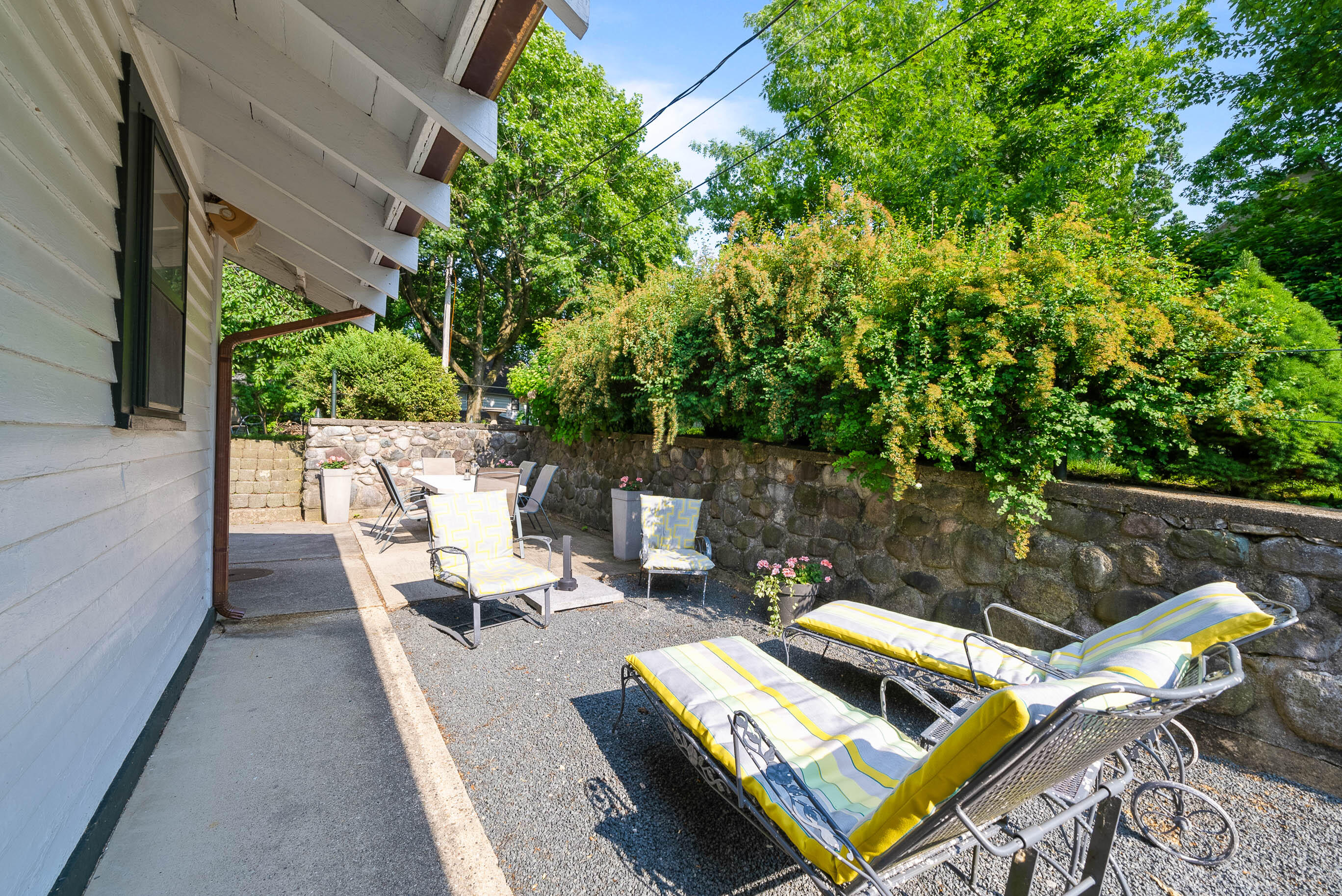 163 N Lakeshore Dr