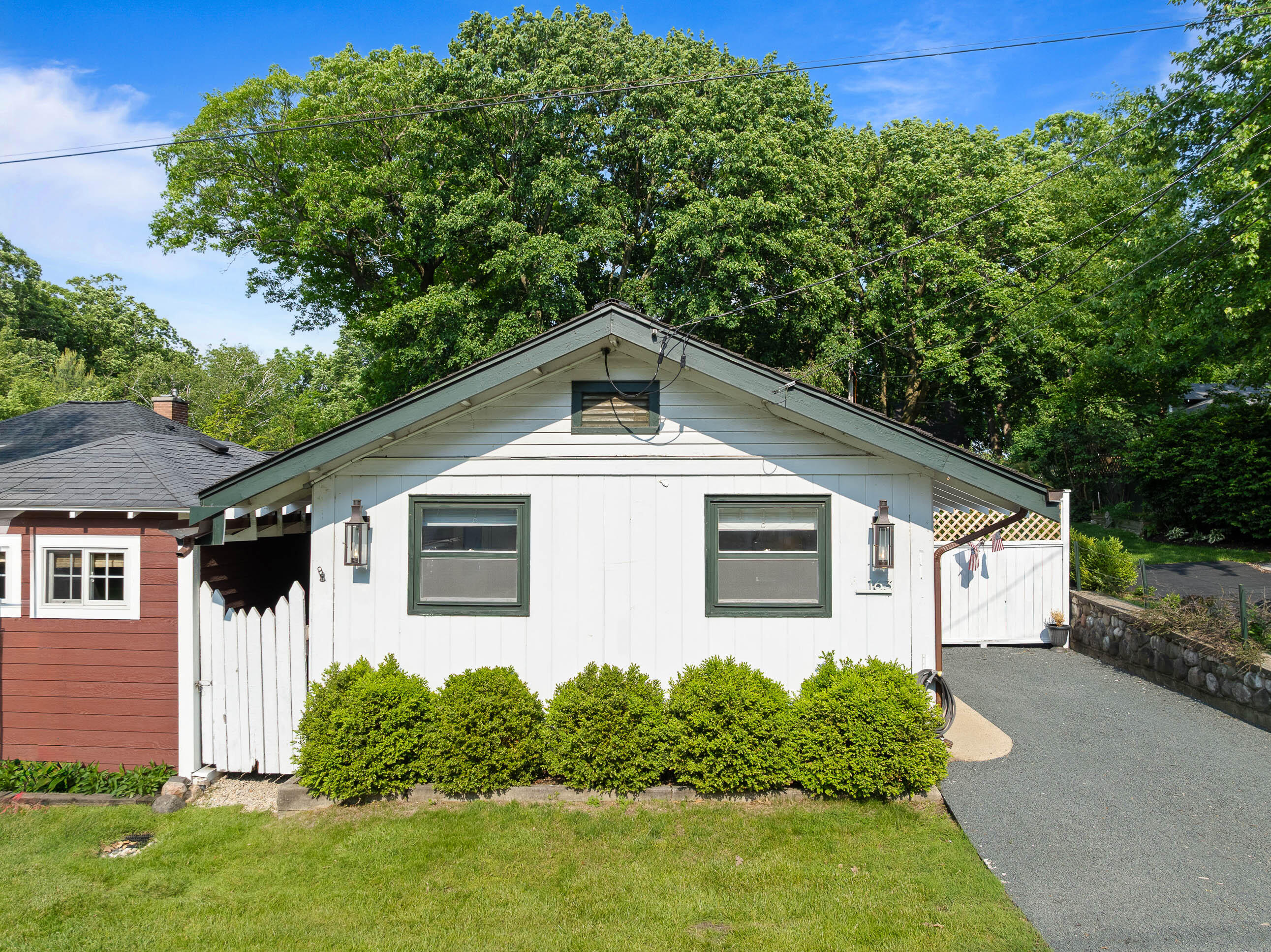 163 N Lakeshore Dr