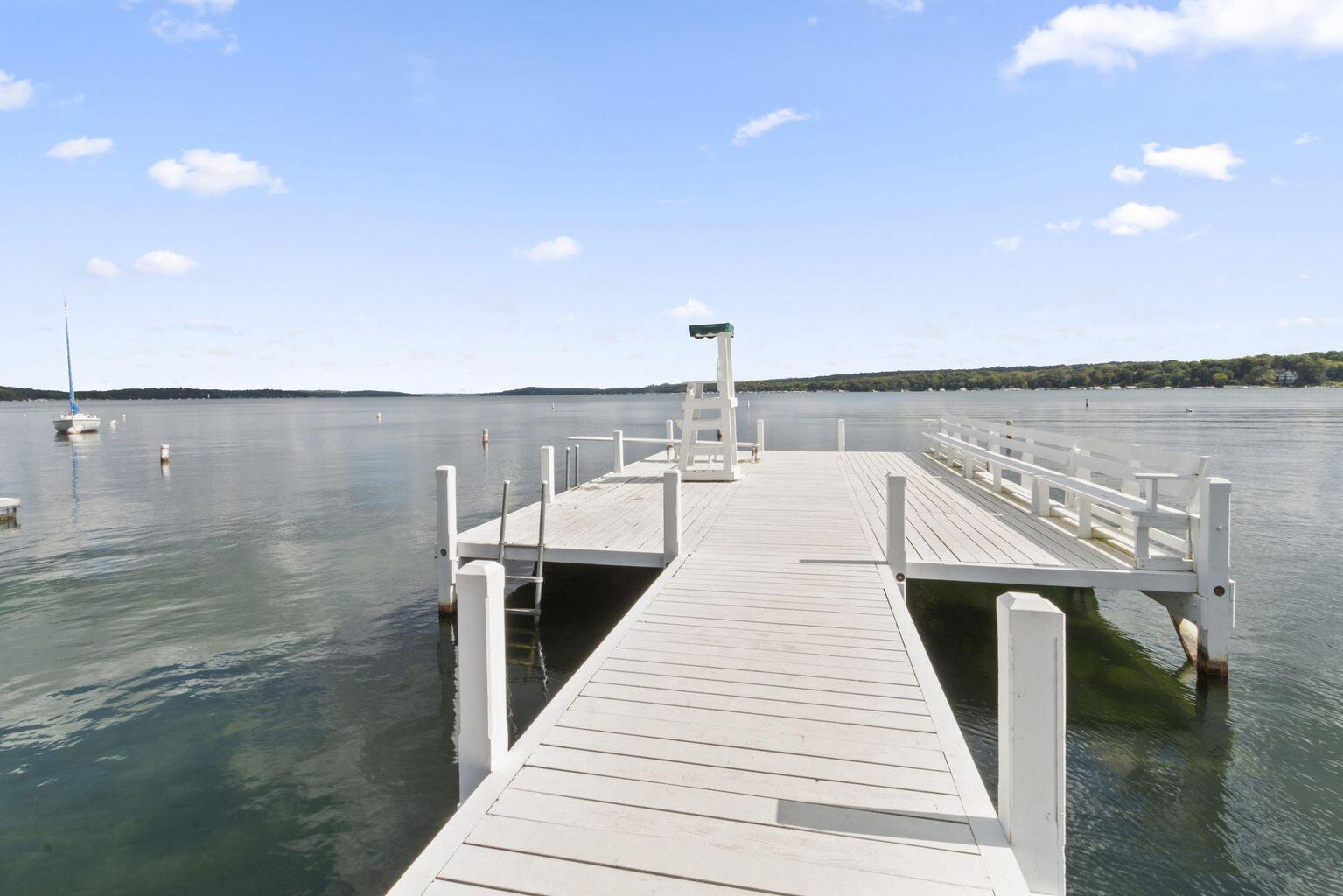 163 N Lakeshore Dr