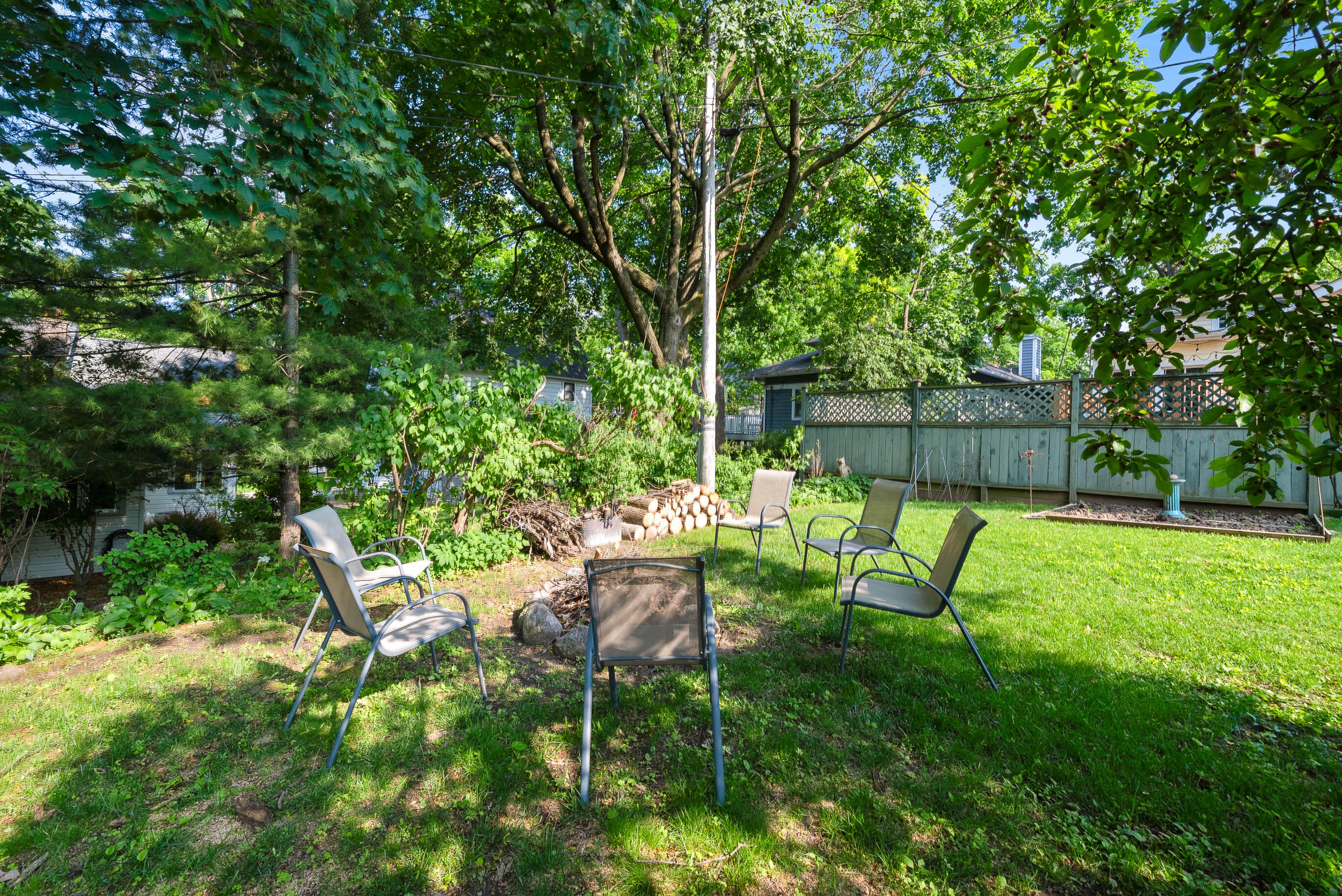 163 N Lakeshore Dr