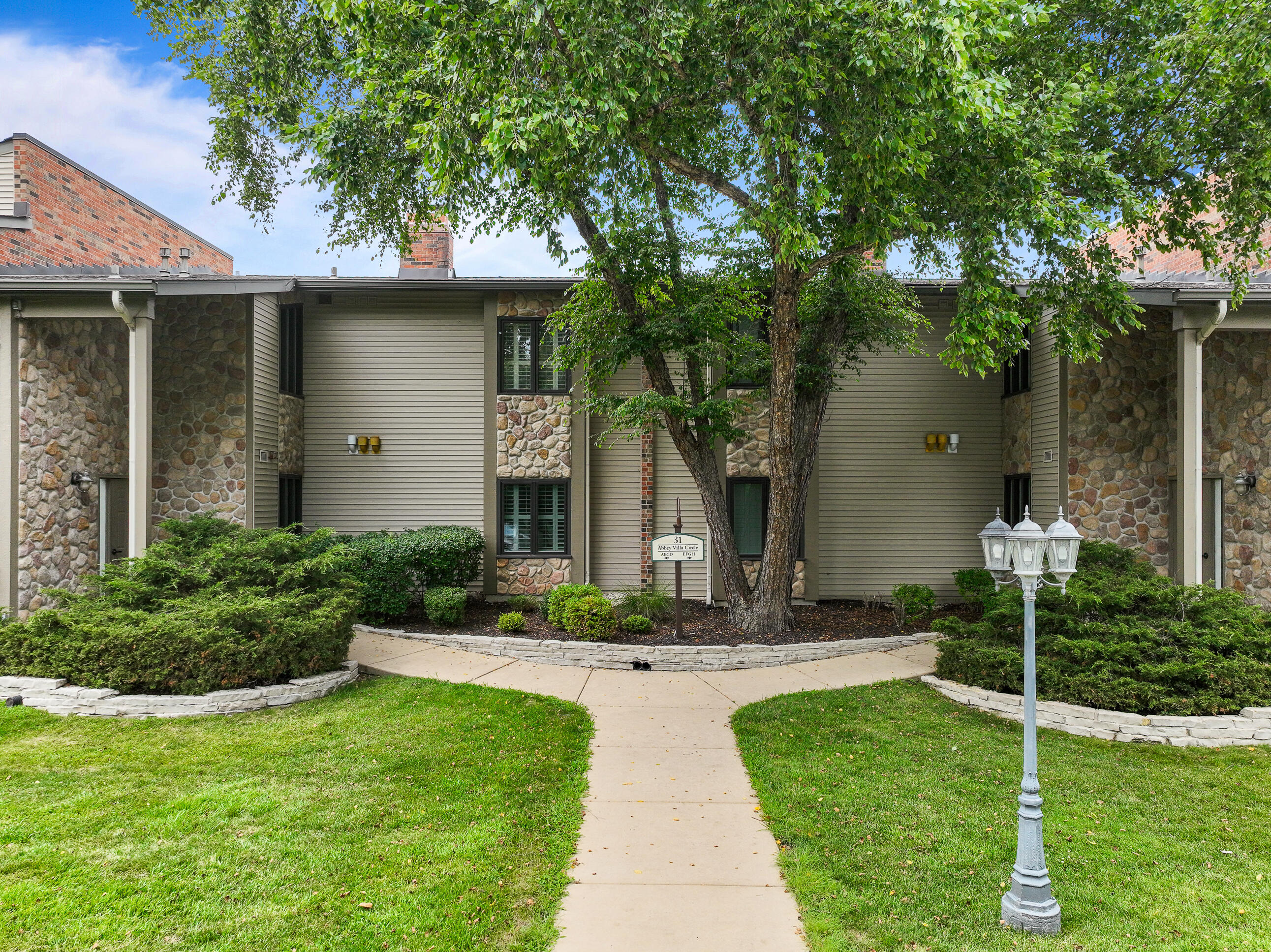 31 Abbey Villa Cir, 31D