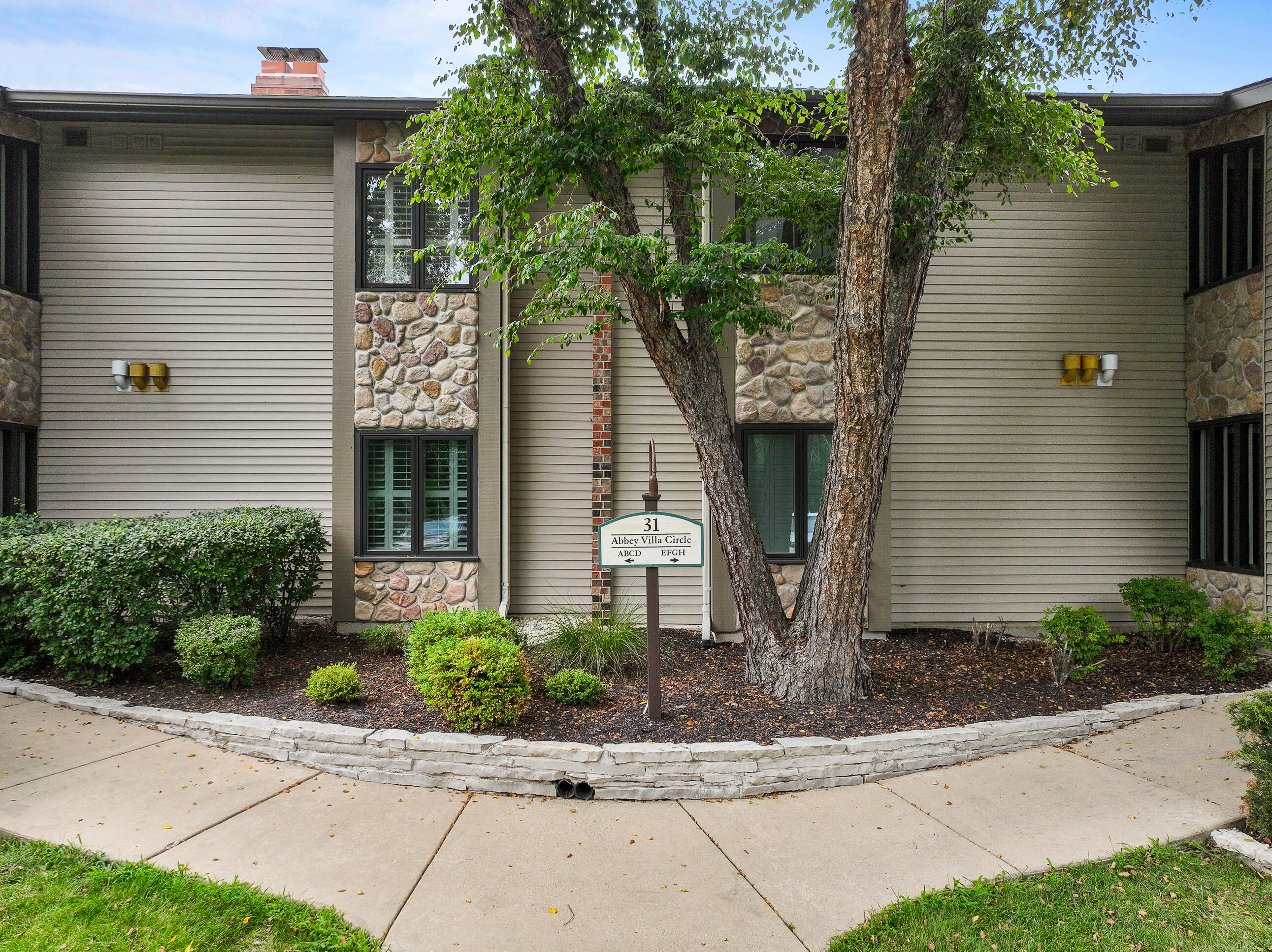 31 Abbey Villa Cir, 31D