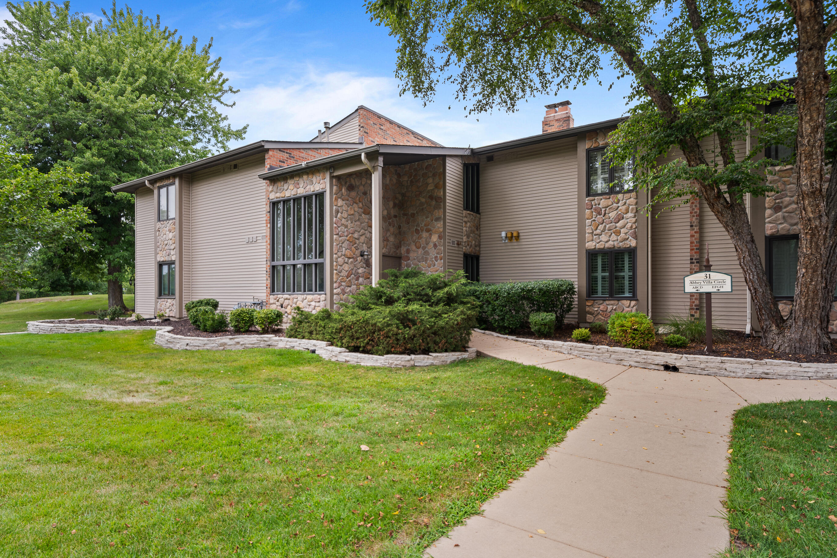 31 Abbey Villa Cir, 31D