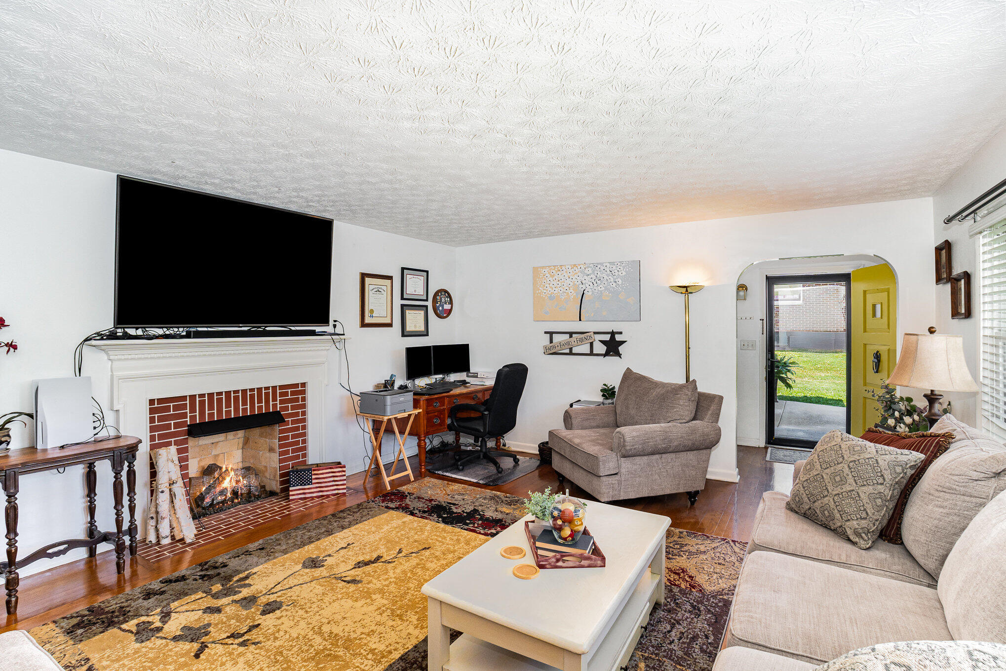 205 Pin Oak Drive