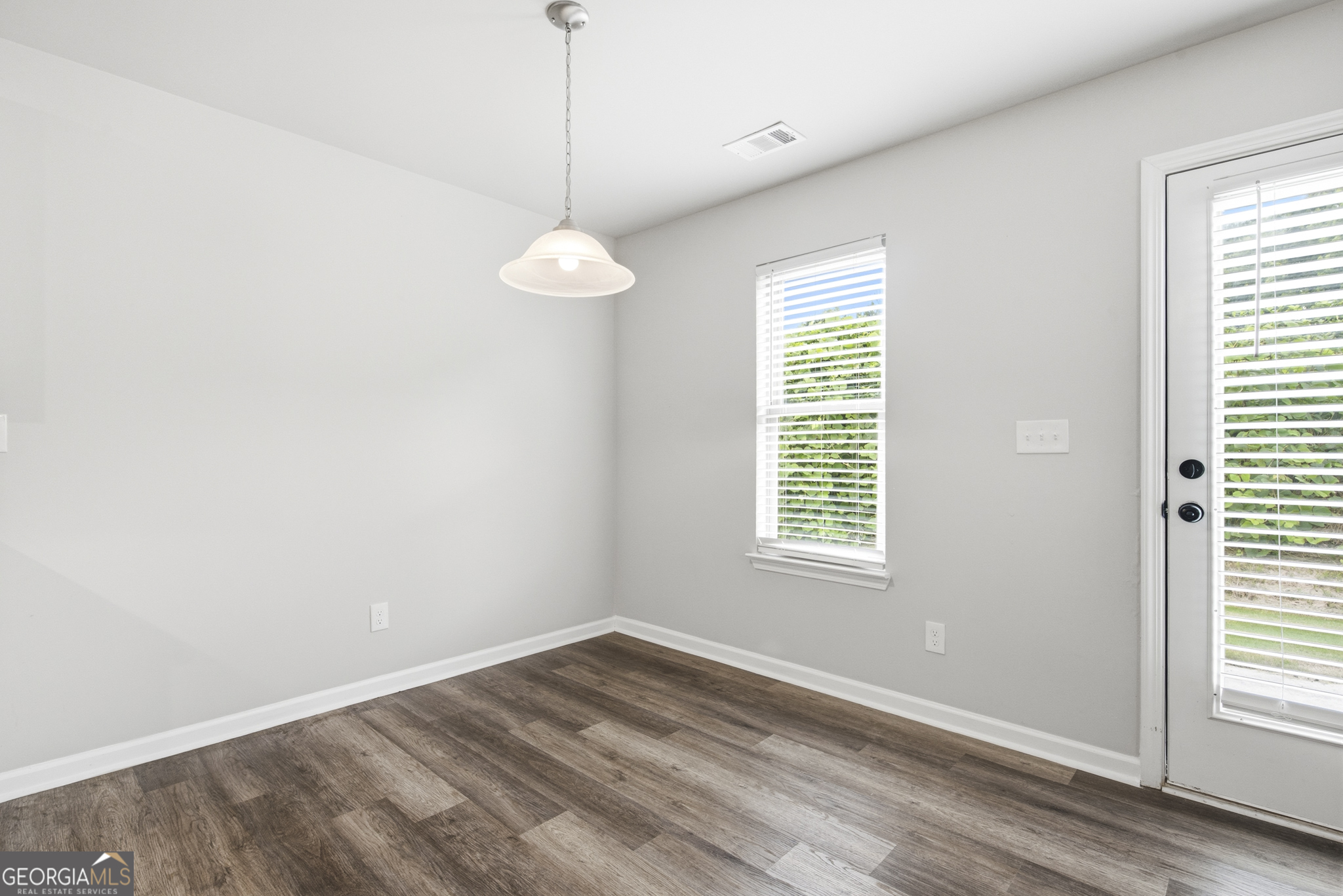 121 W Lexington Avenue