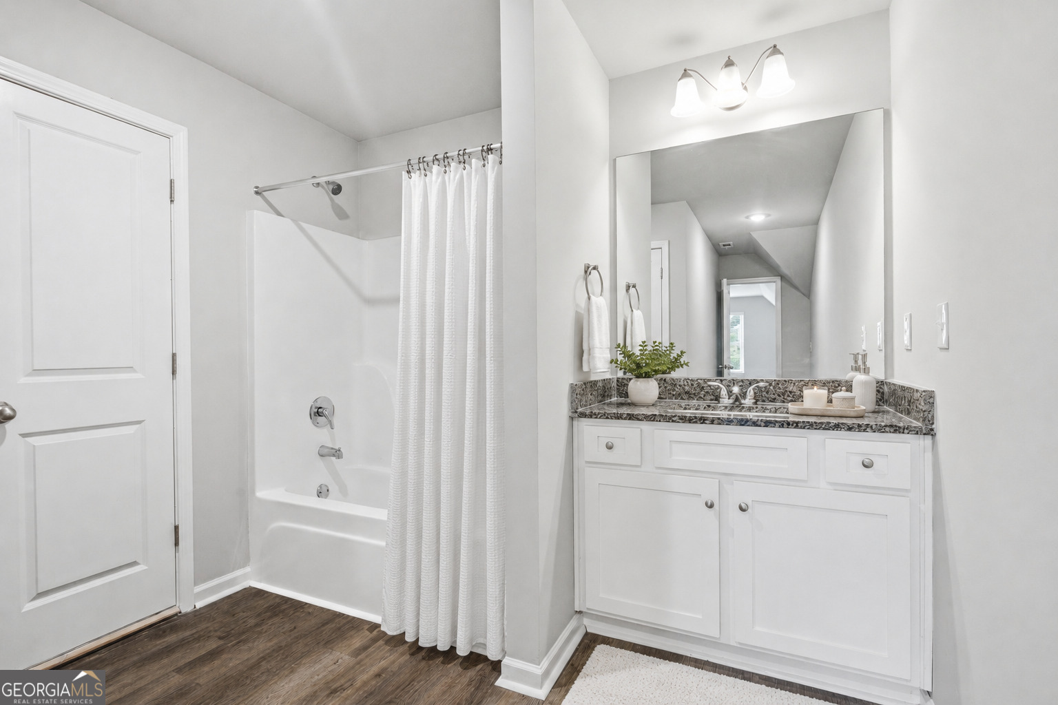 121 W Lexington Avenue