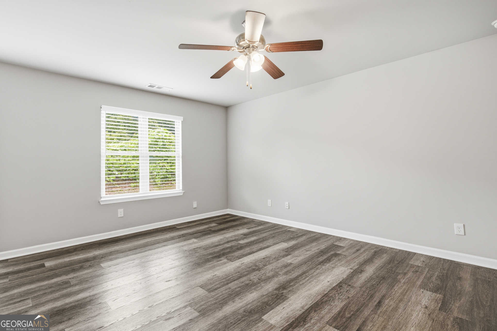 121 W Lexington Avenue