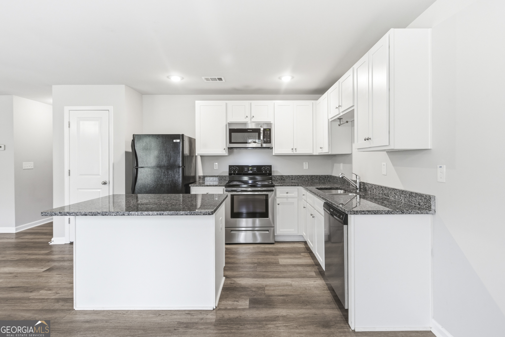 121 W Lexington Avenue
