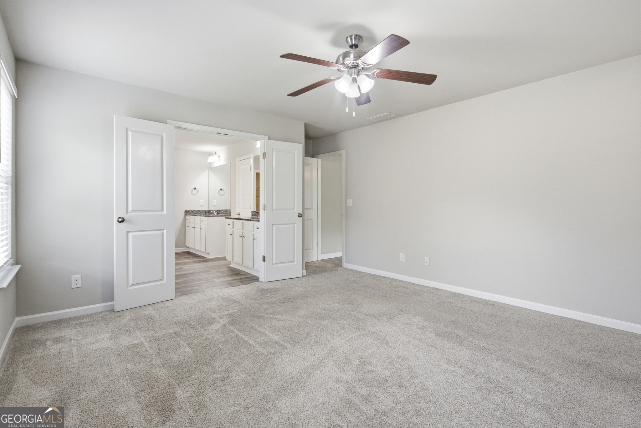 121 W Lexington Avenue