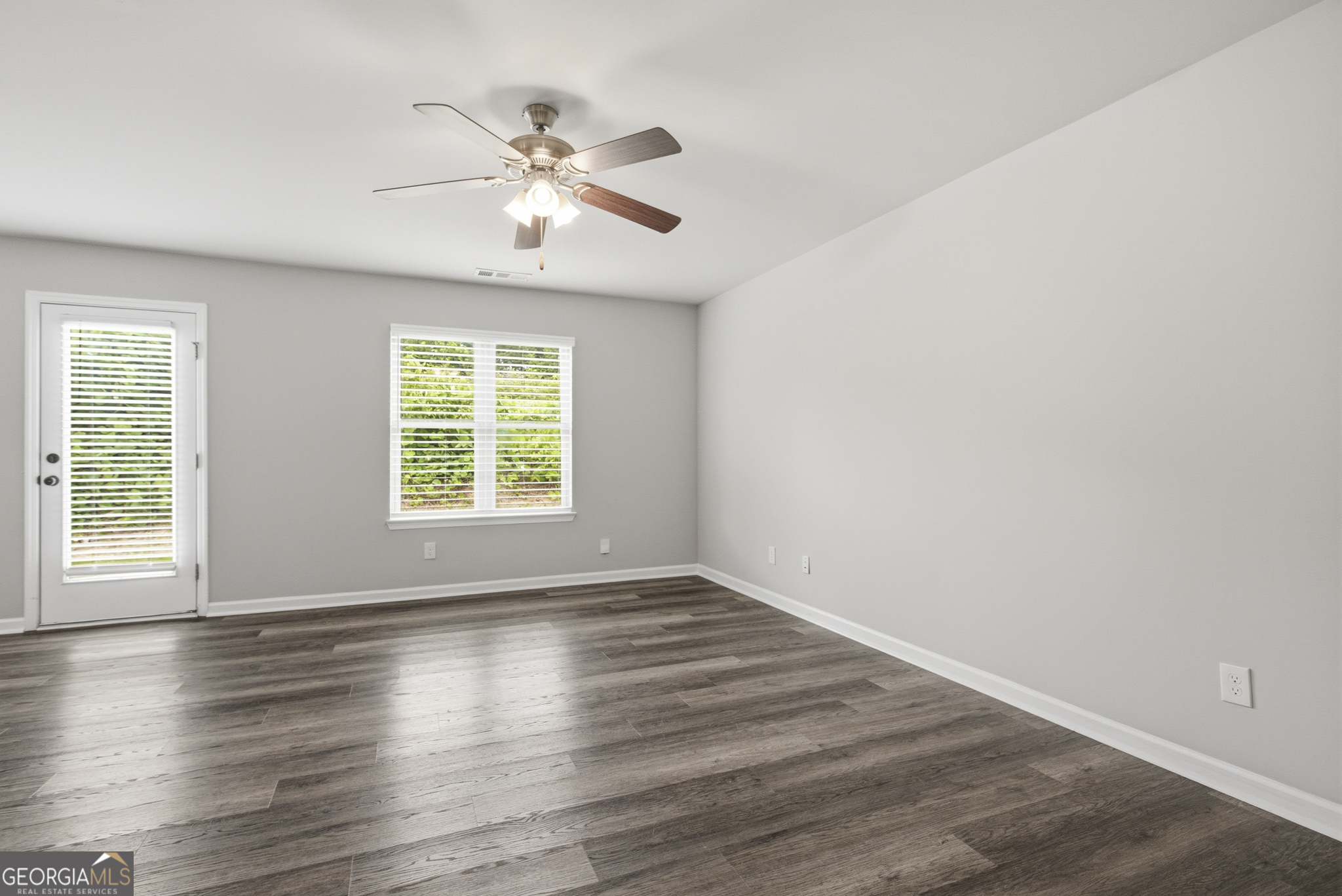 121 W Lexington Avenue