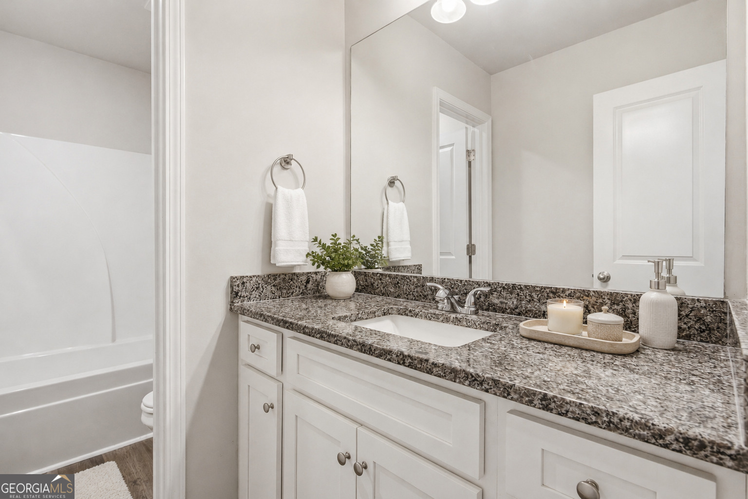 121 W Lexington Avenue