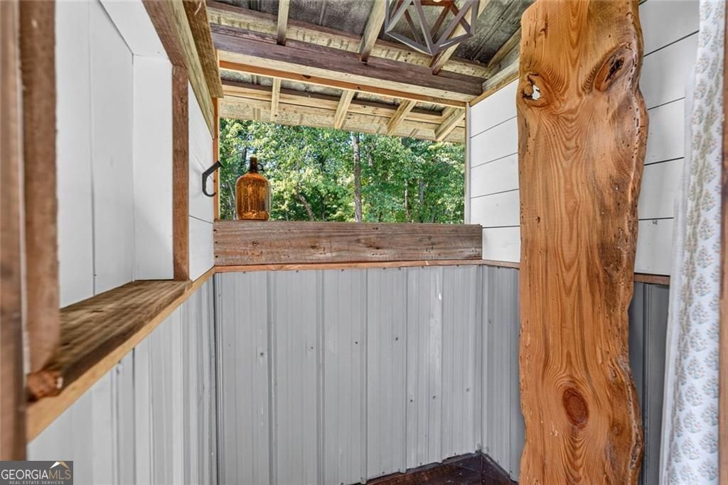961 Birdie Road