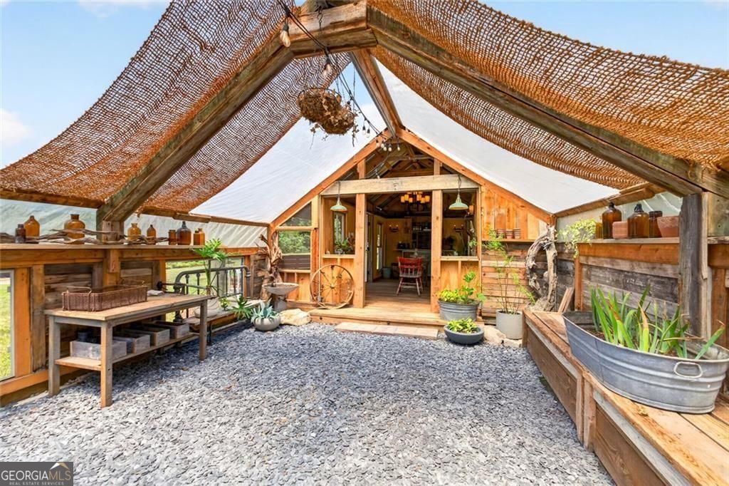 961 Birdie Road
